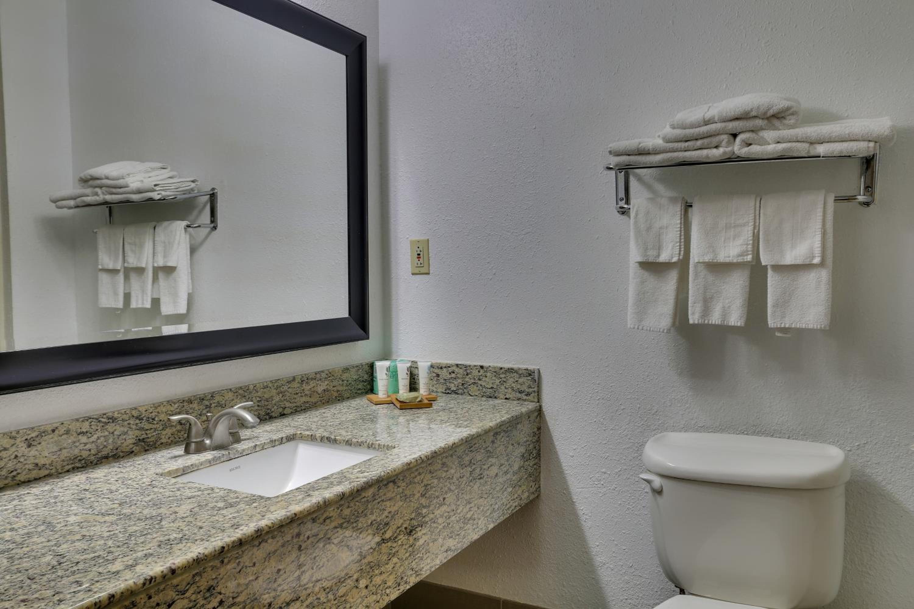 Studio Suite with Two Queen Beds - Non-Smoking - Photo 7