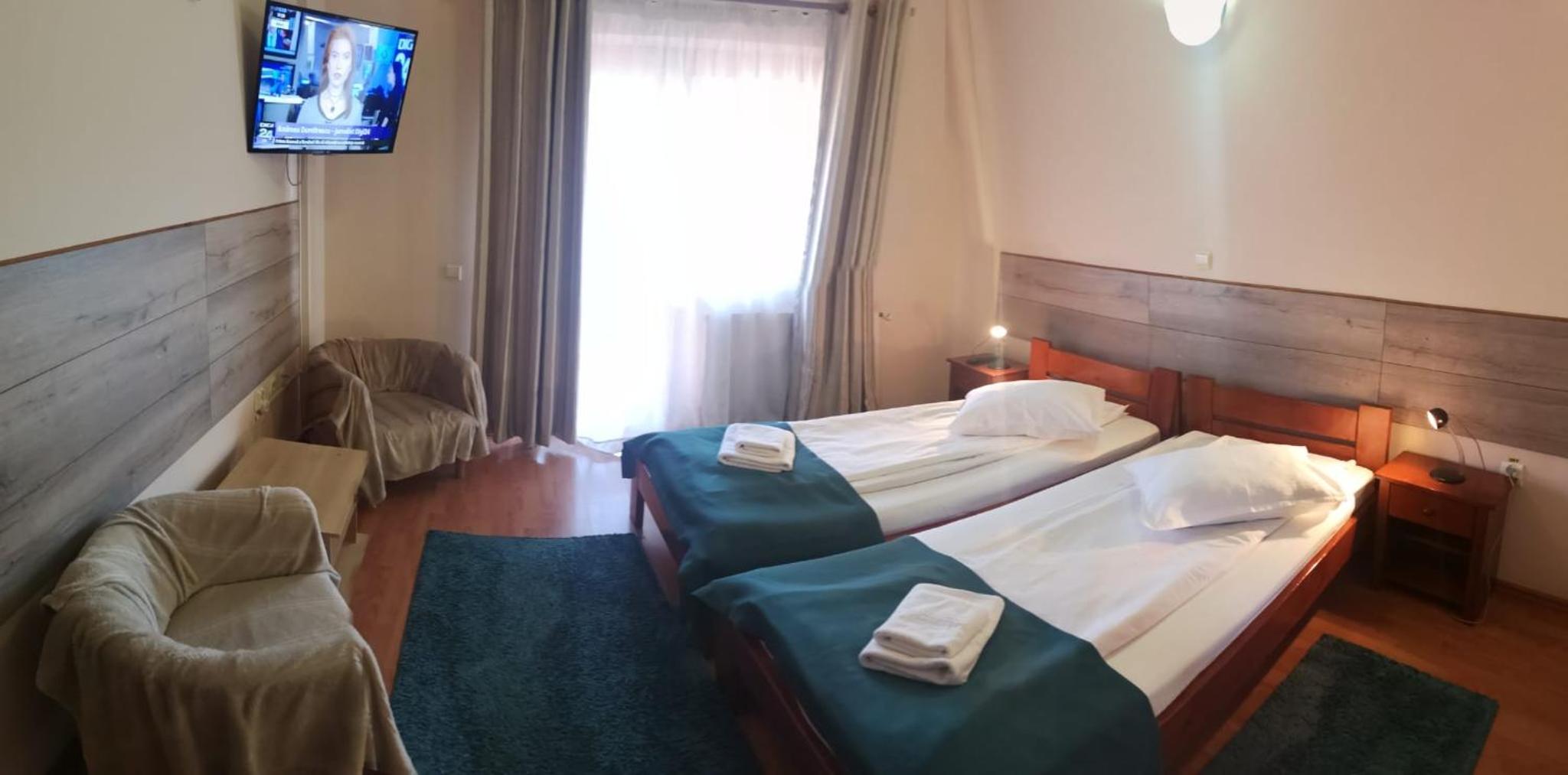 Twin Room - Photo 6