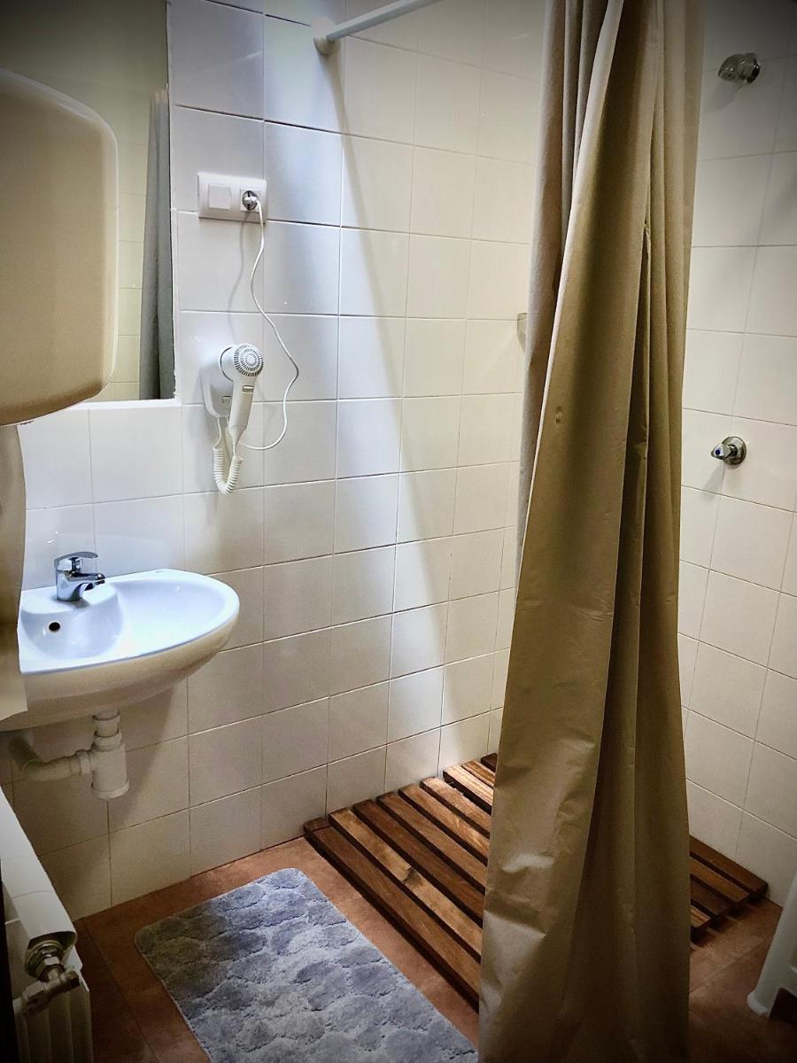 Standard Single Room with Shared Bathroom photo 3