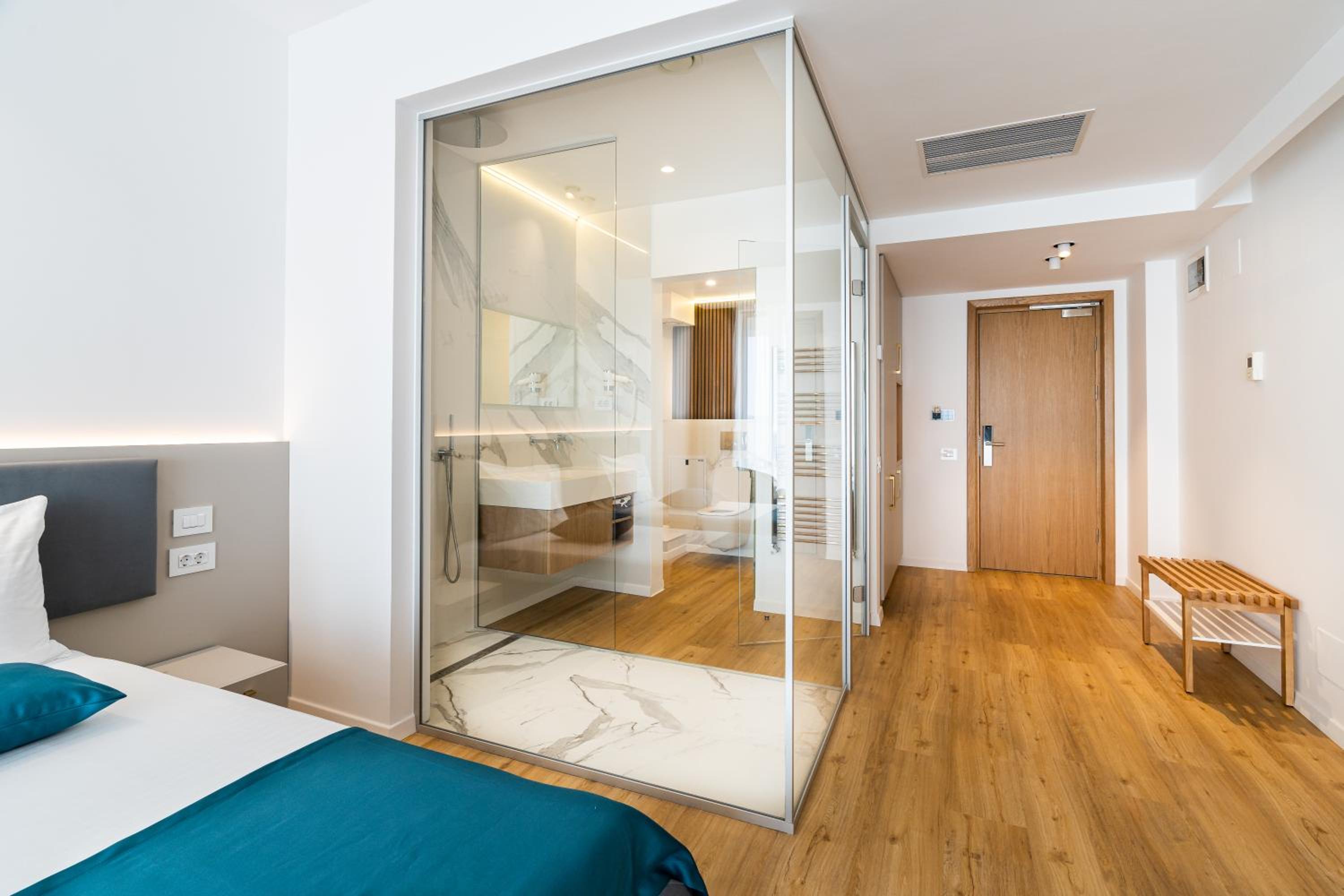 Comfort Double or Twin Room with Lake View photo 3