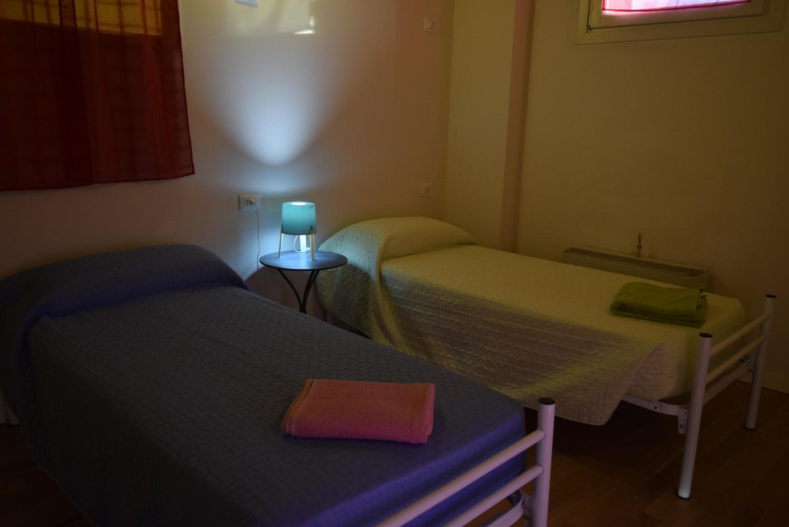 Twin Room with Private Bathroom photo 2