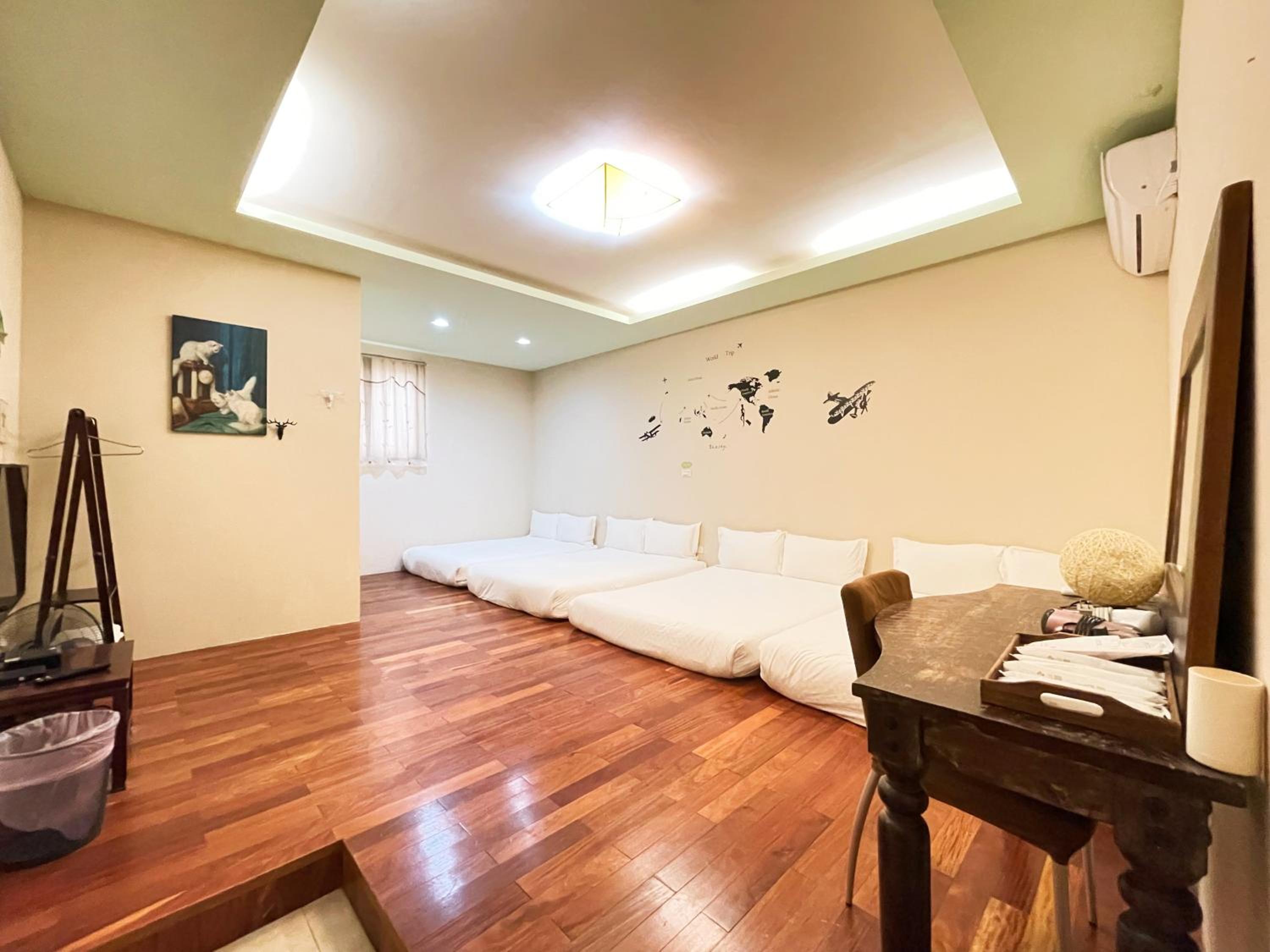 Family Room with Private Bathroom photo 3