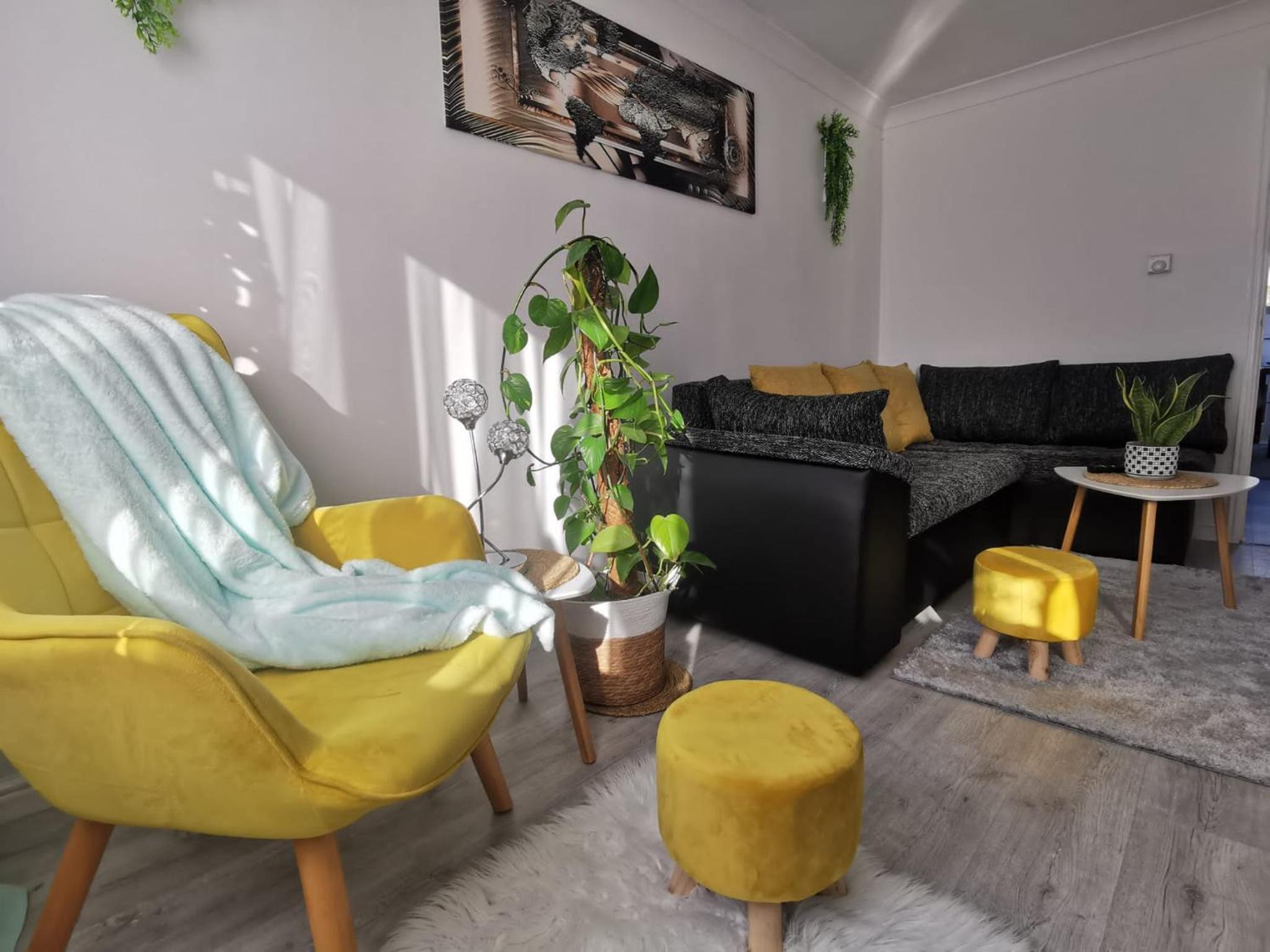 Two-Bedroom House - Photo 9