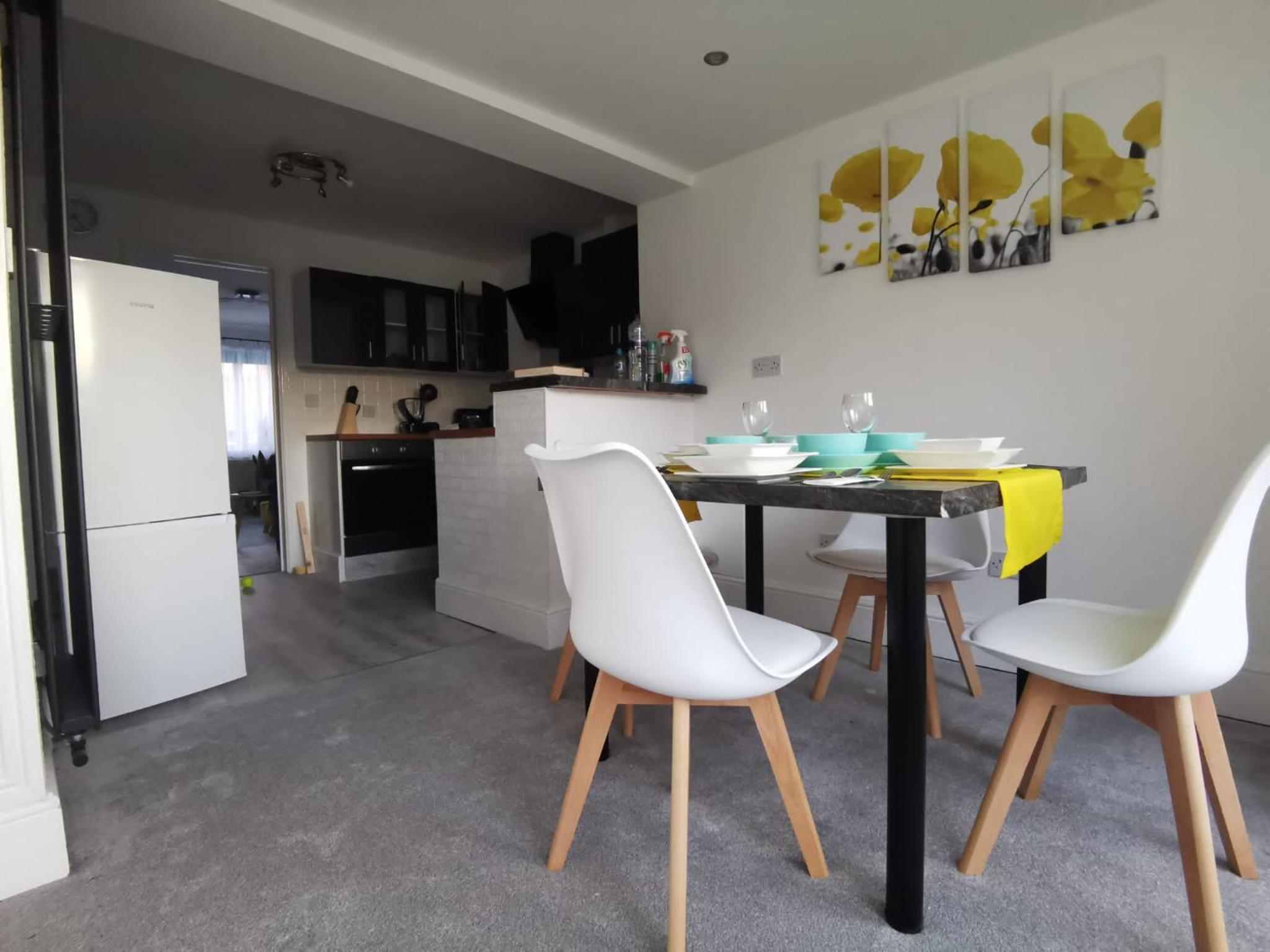 Two-Bedroom House - Photo 11