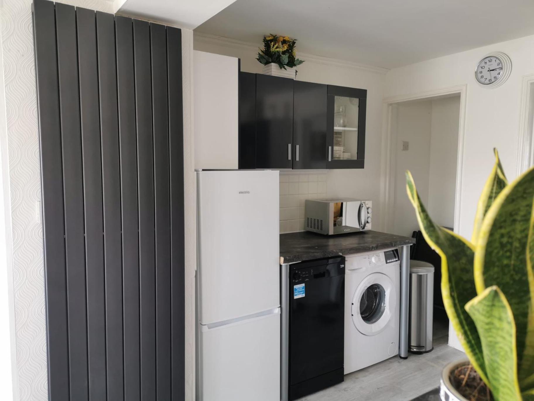 Two-Bedroom House - Photo 12