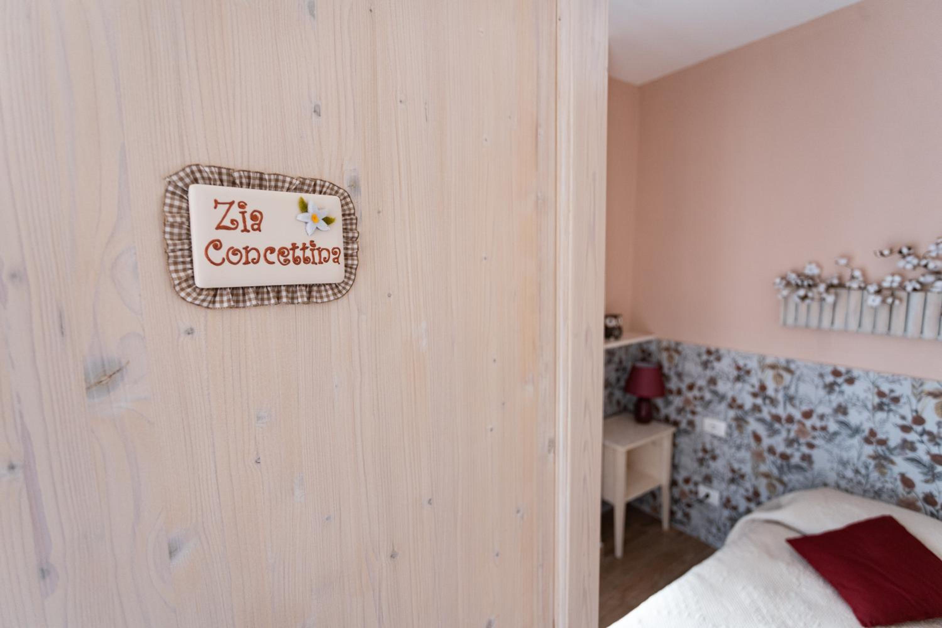 Small Double Room - Photo 1