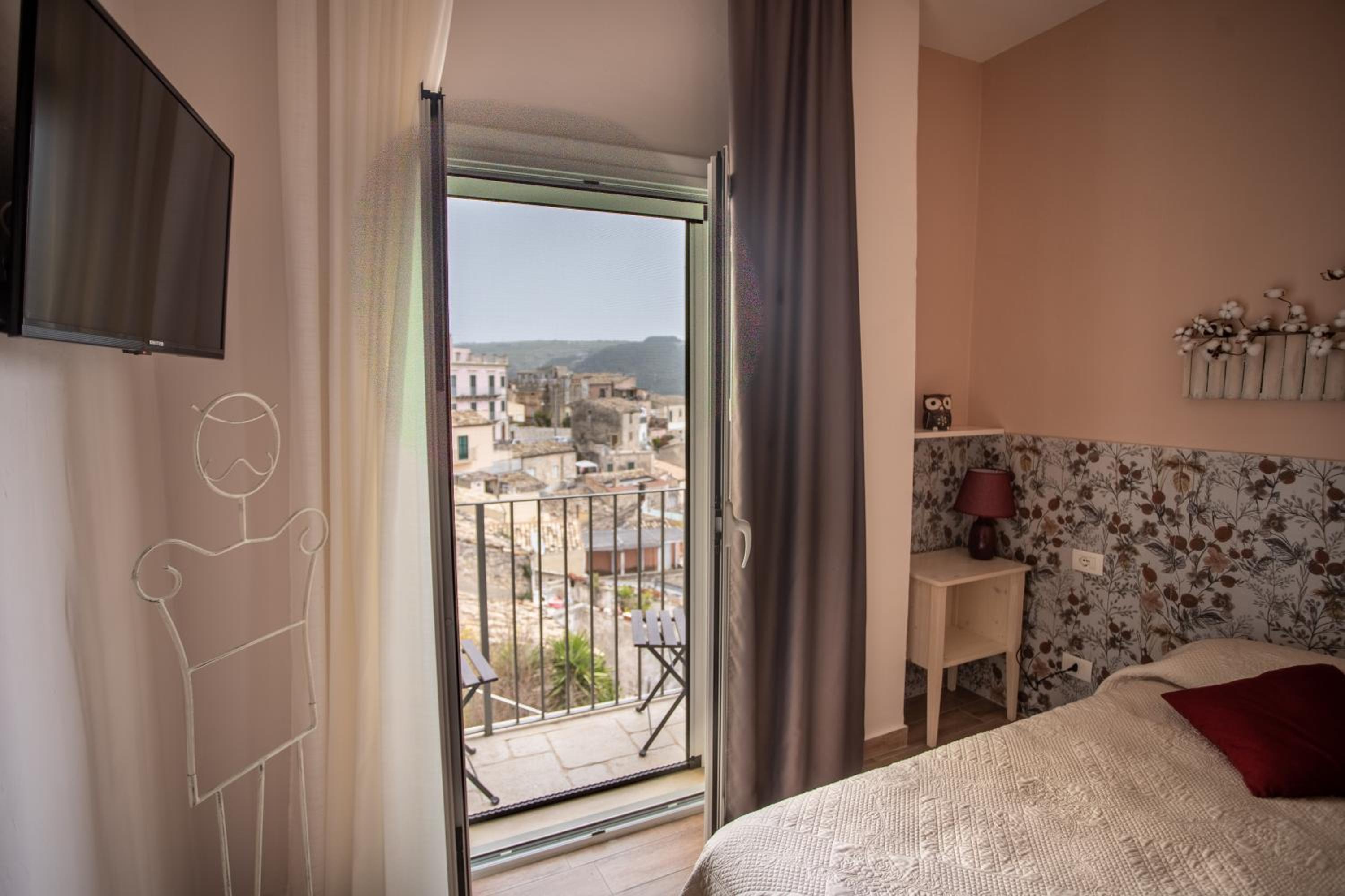 Small Double Room - Photo 3