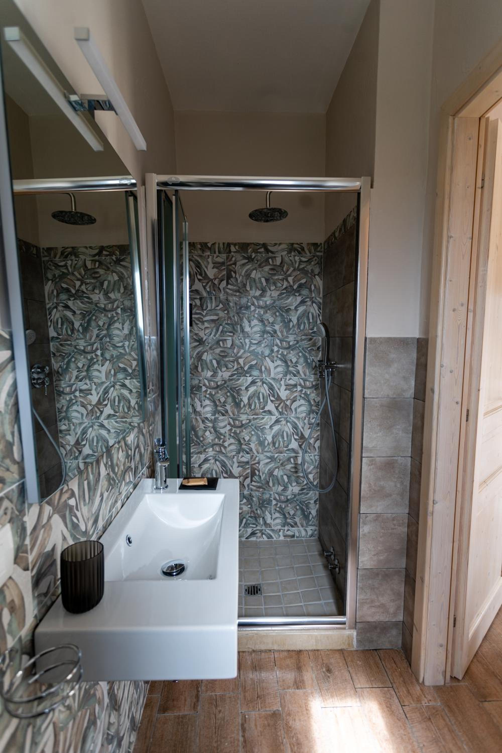 Small Double Room - Photo 4