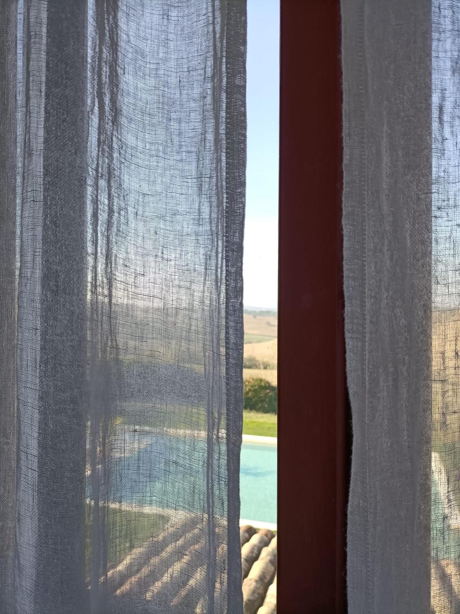 Double Room with Pool View photo 3