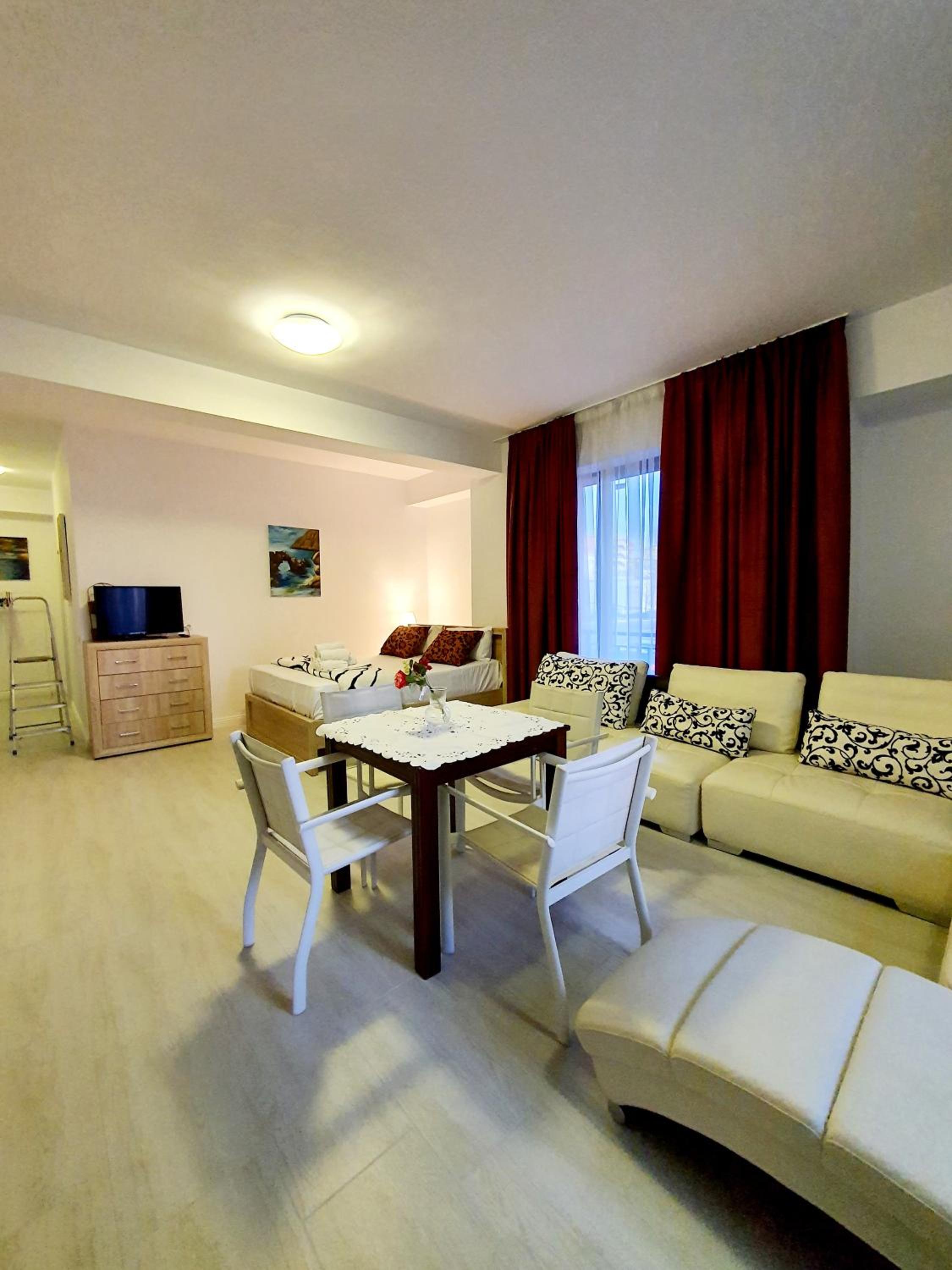 Apartment with Lake View - Photo 13