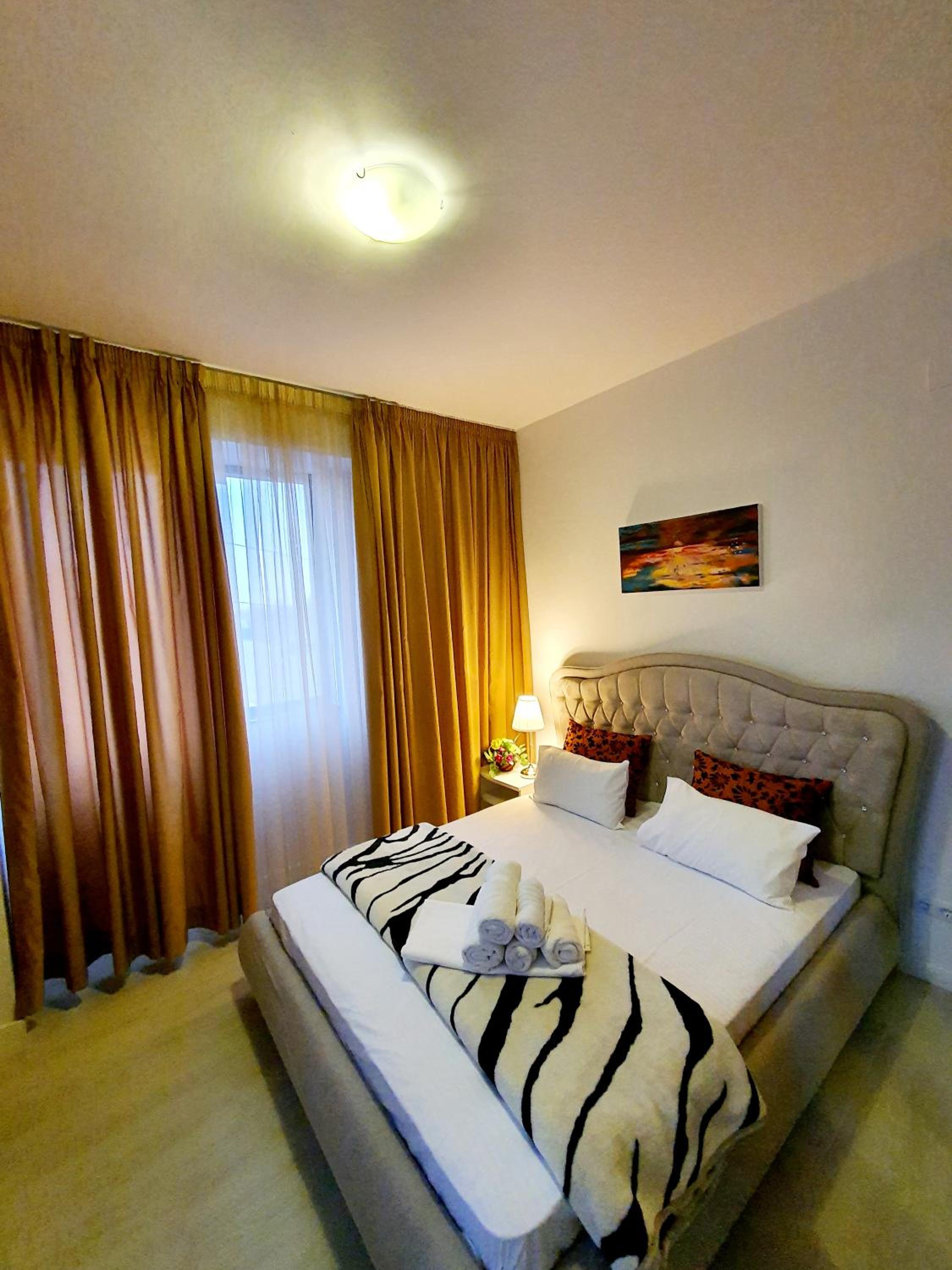 Apartment with Lake View - Photo 6