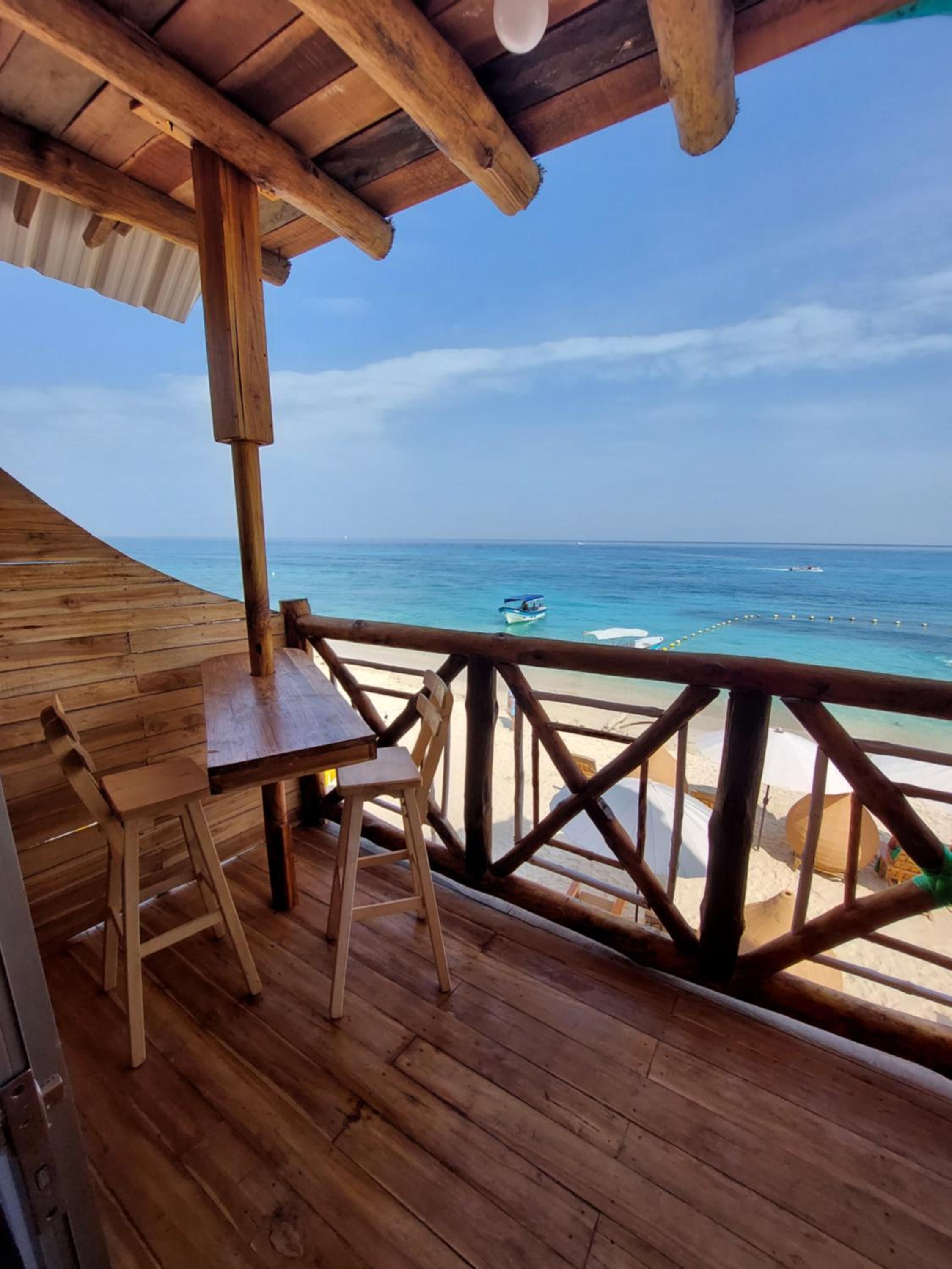 Deluxe Double Room with Balcony and Sea View photo 3