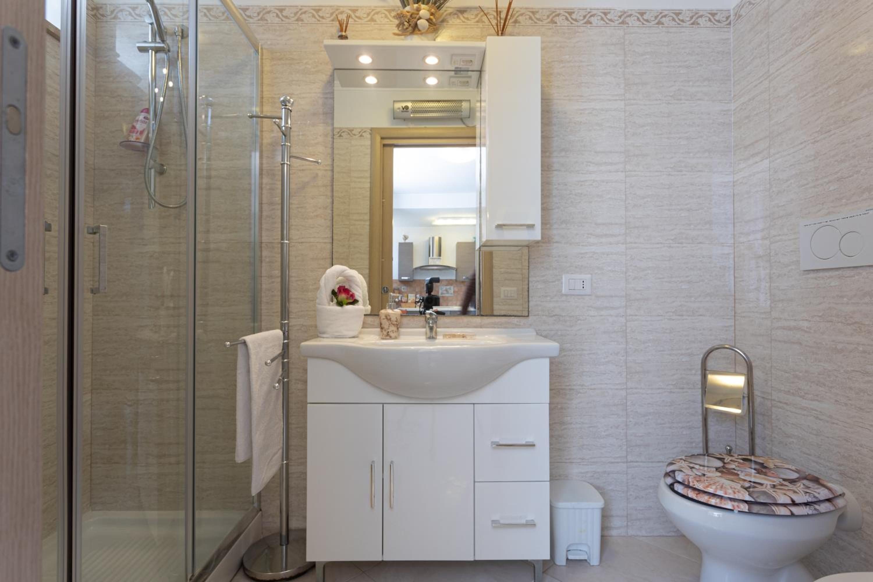 Studio Apartment - Photo 8