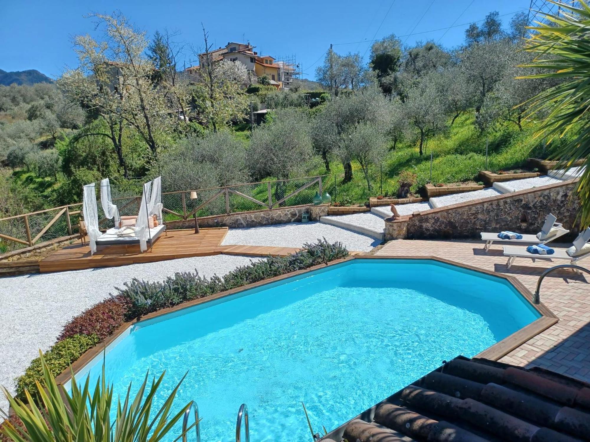 Villa with Private Pool - Photo 2