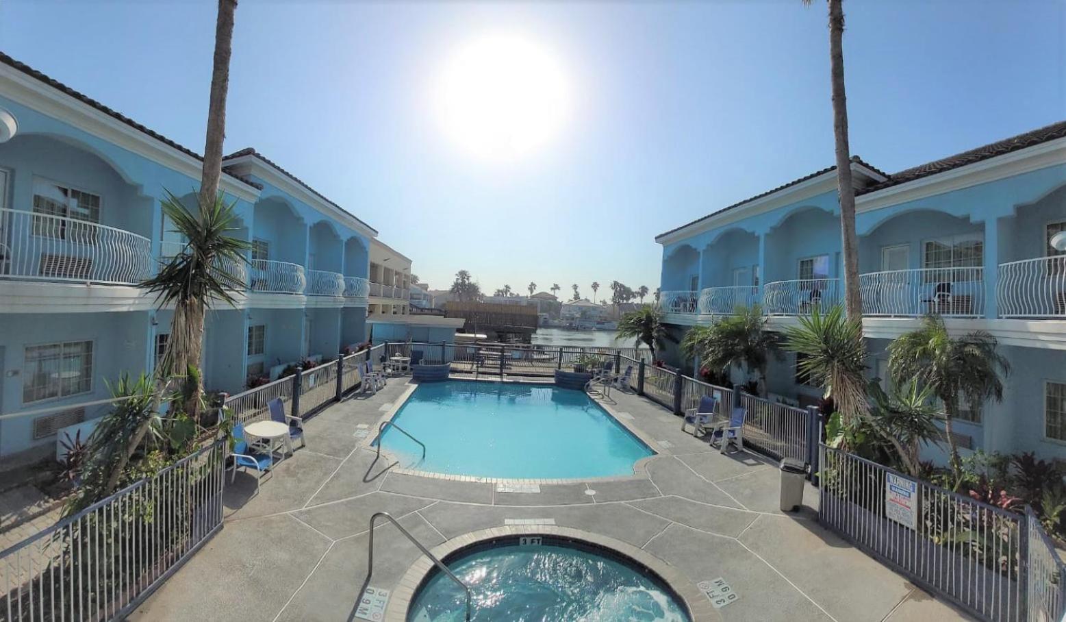Deluxe Double Room with Balcony - Photo 2