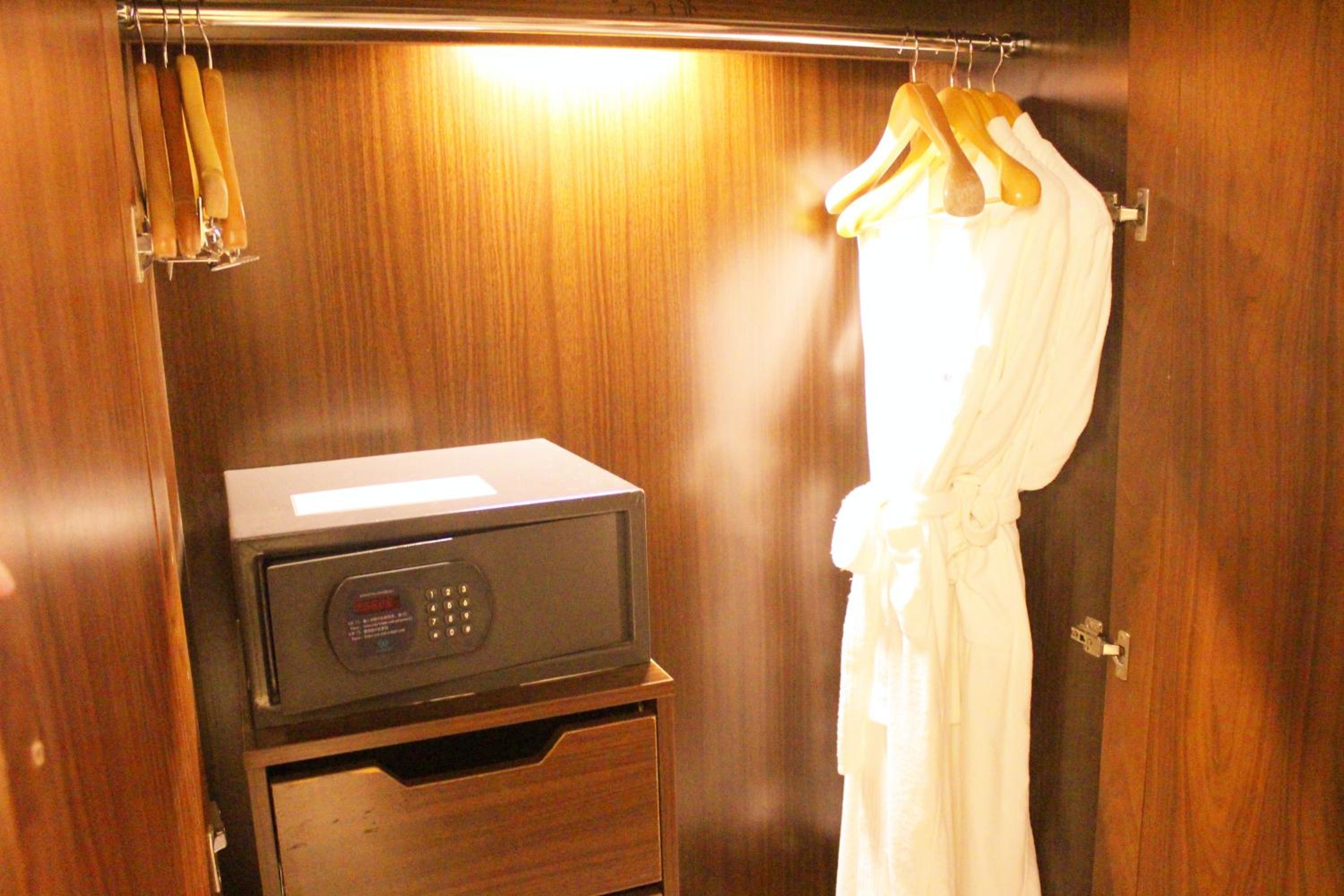 Deluxe Twin Room - Photo 3