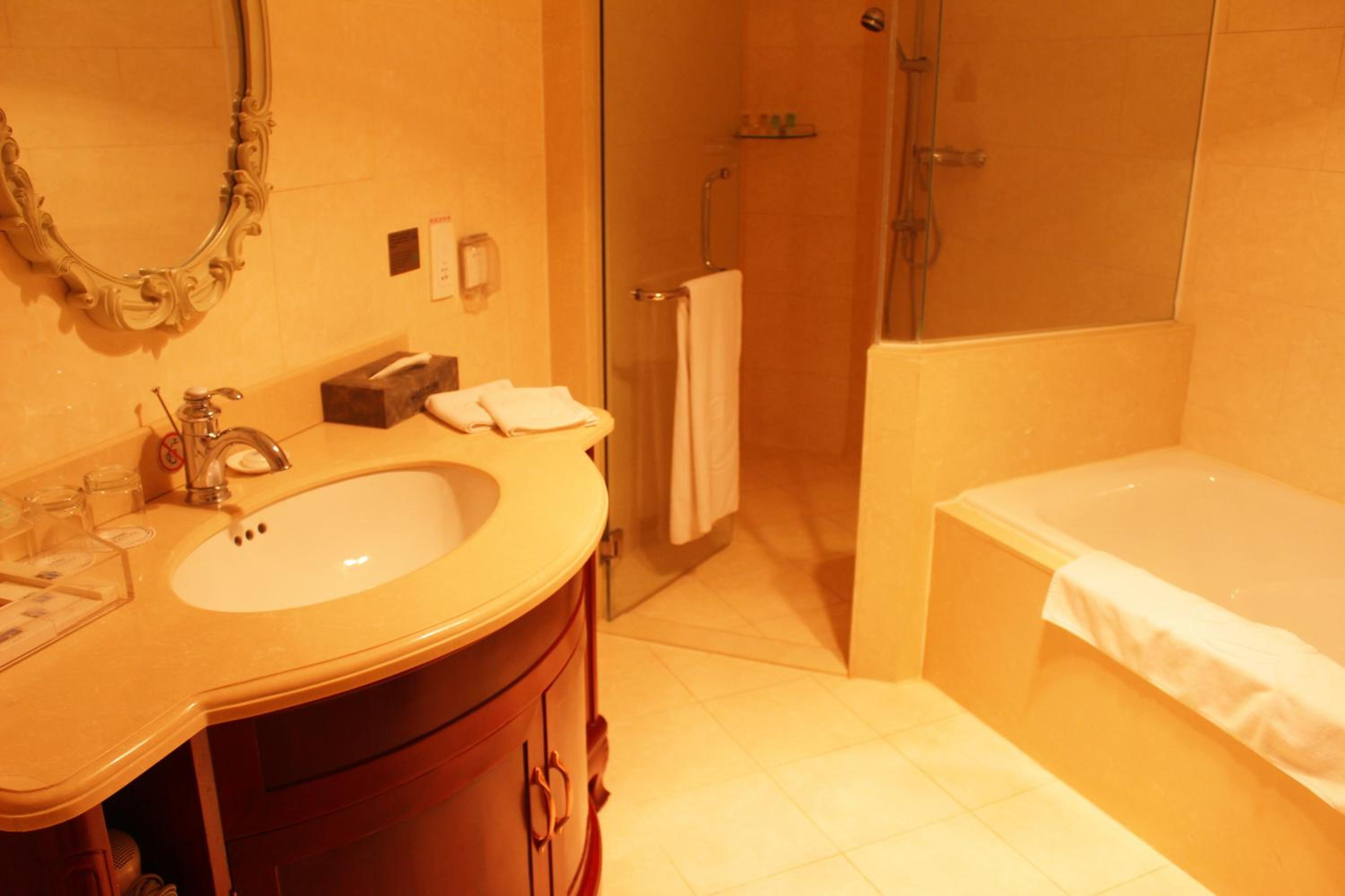 Deluxe Suite - Photo 2