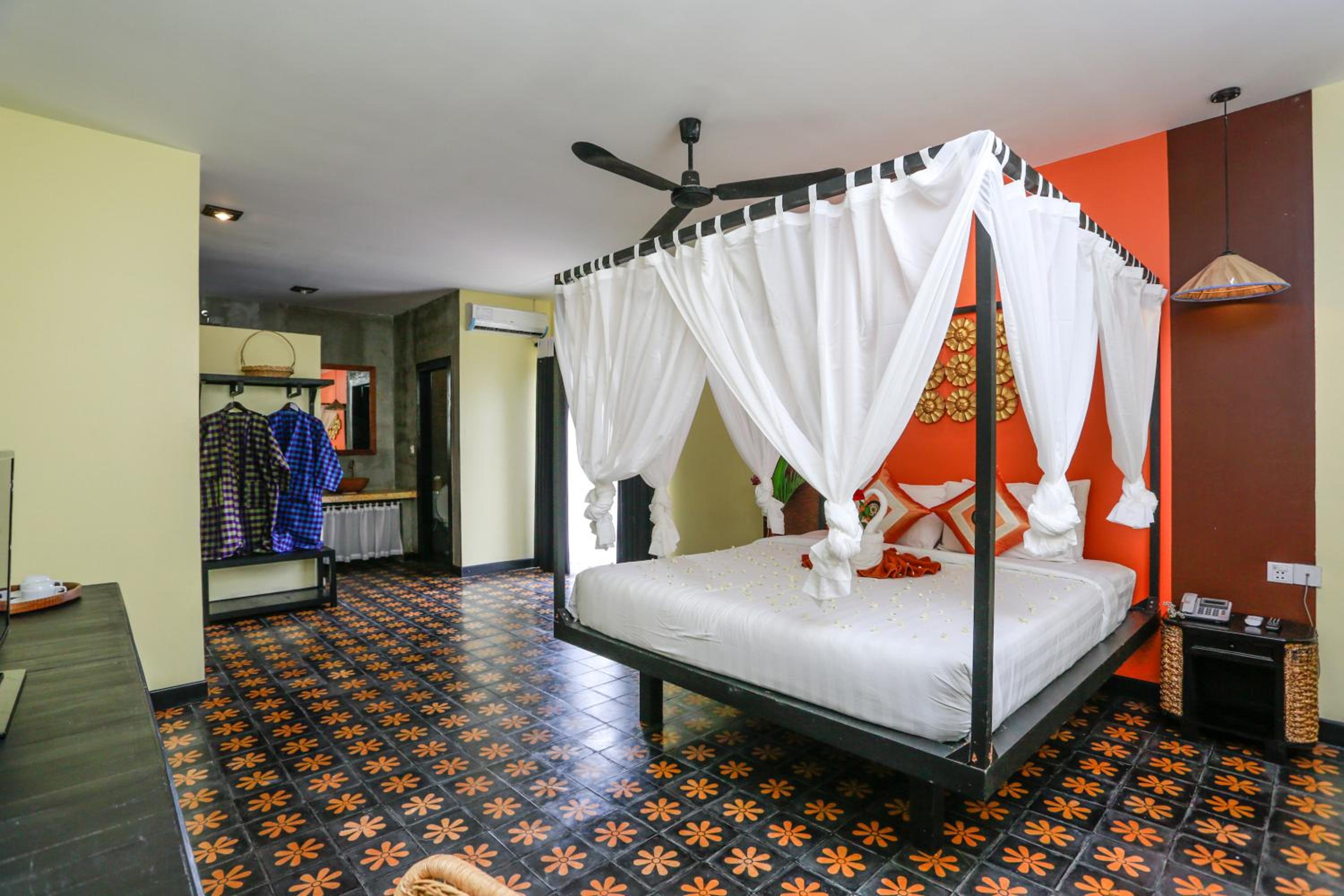 Cabana Double With Balcony - Free Pick Up  photo 3
