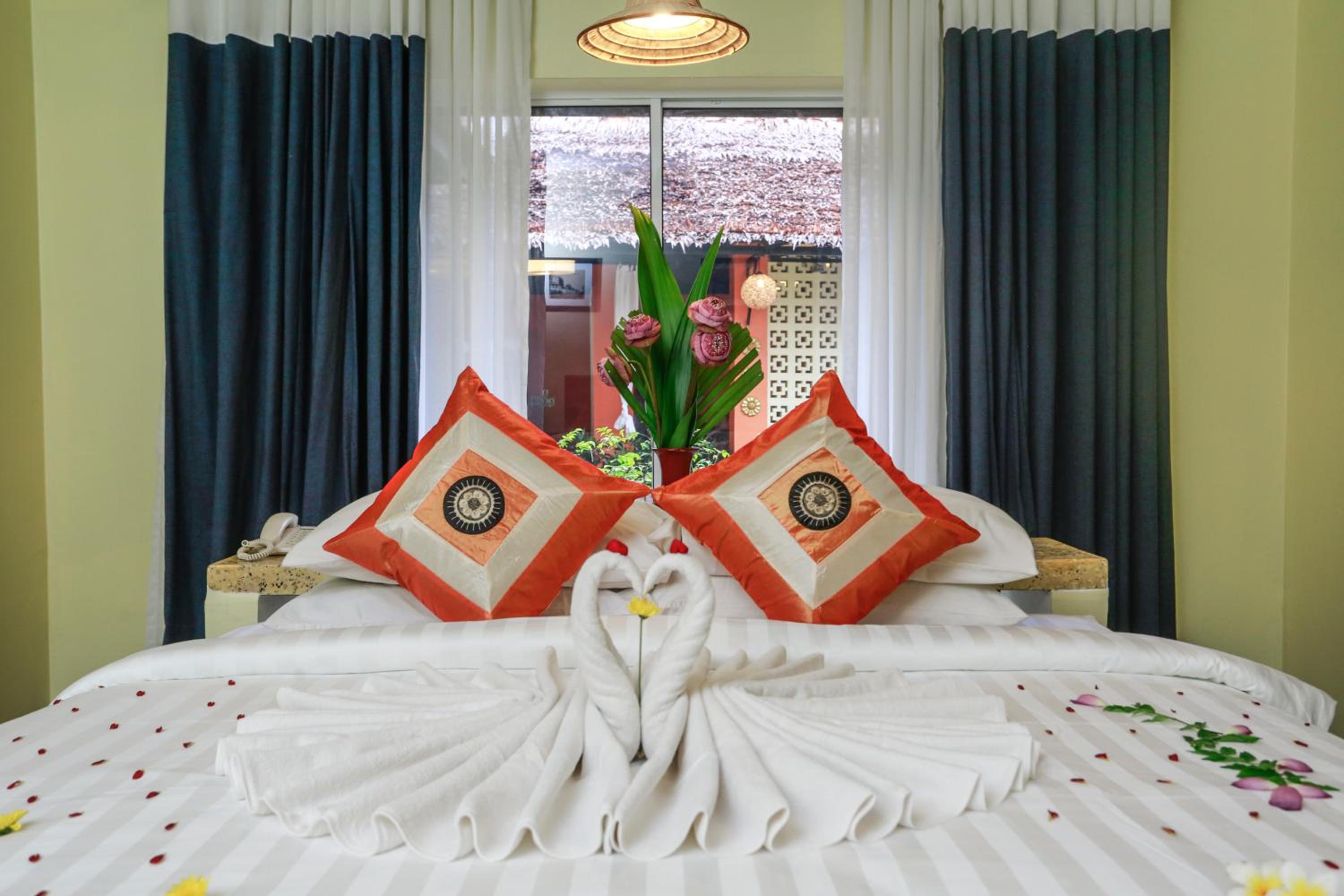  Deluxe King Room with Balcony - Free Pick Up photo 3