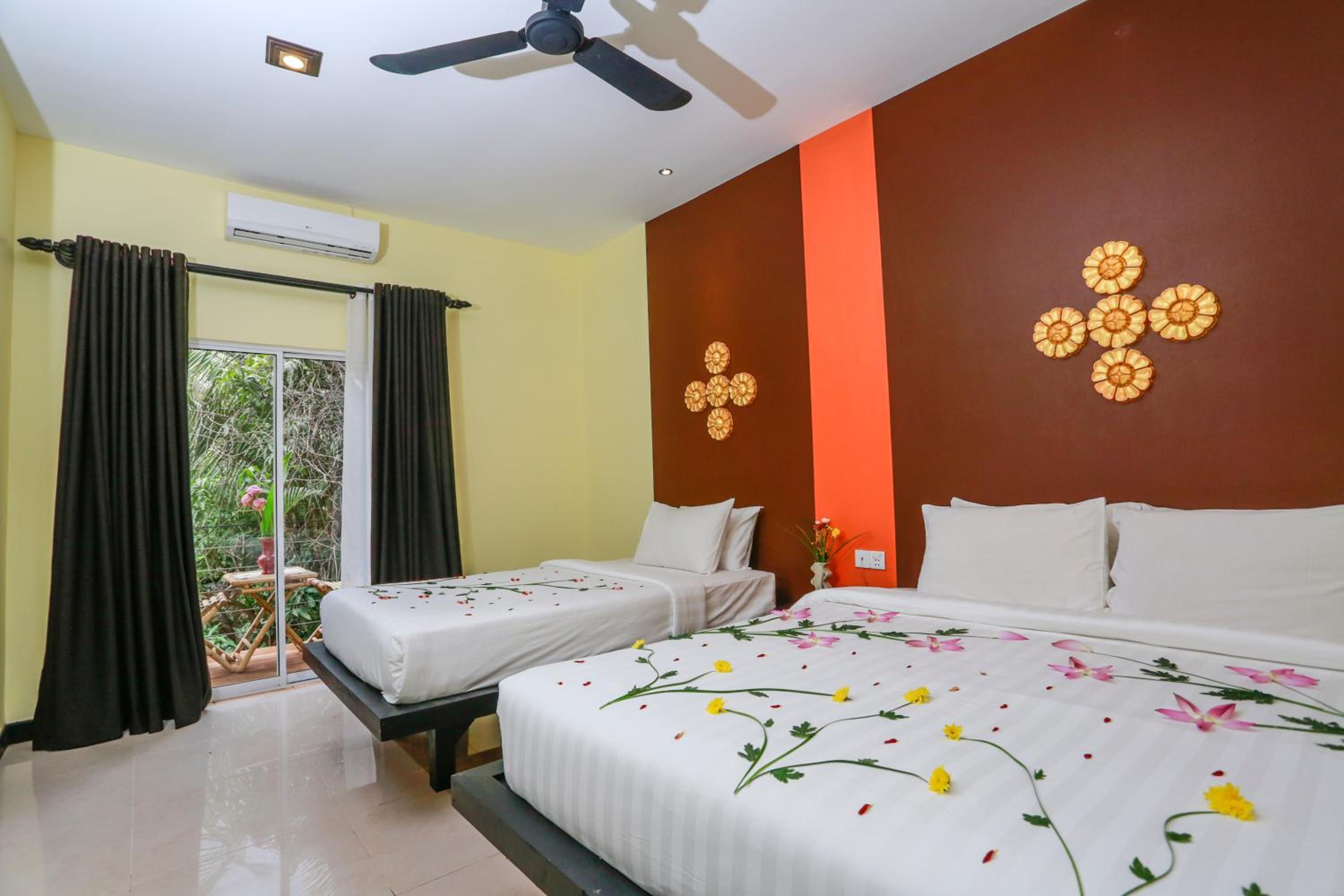 Deluxe Twin Room With Balcony - Free Pick Up
