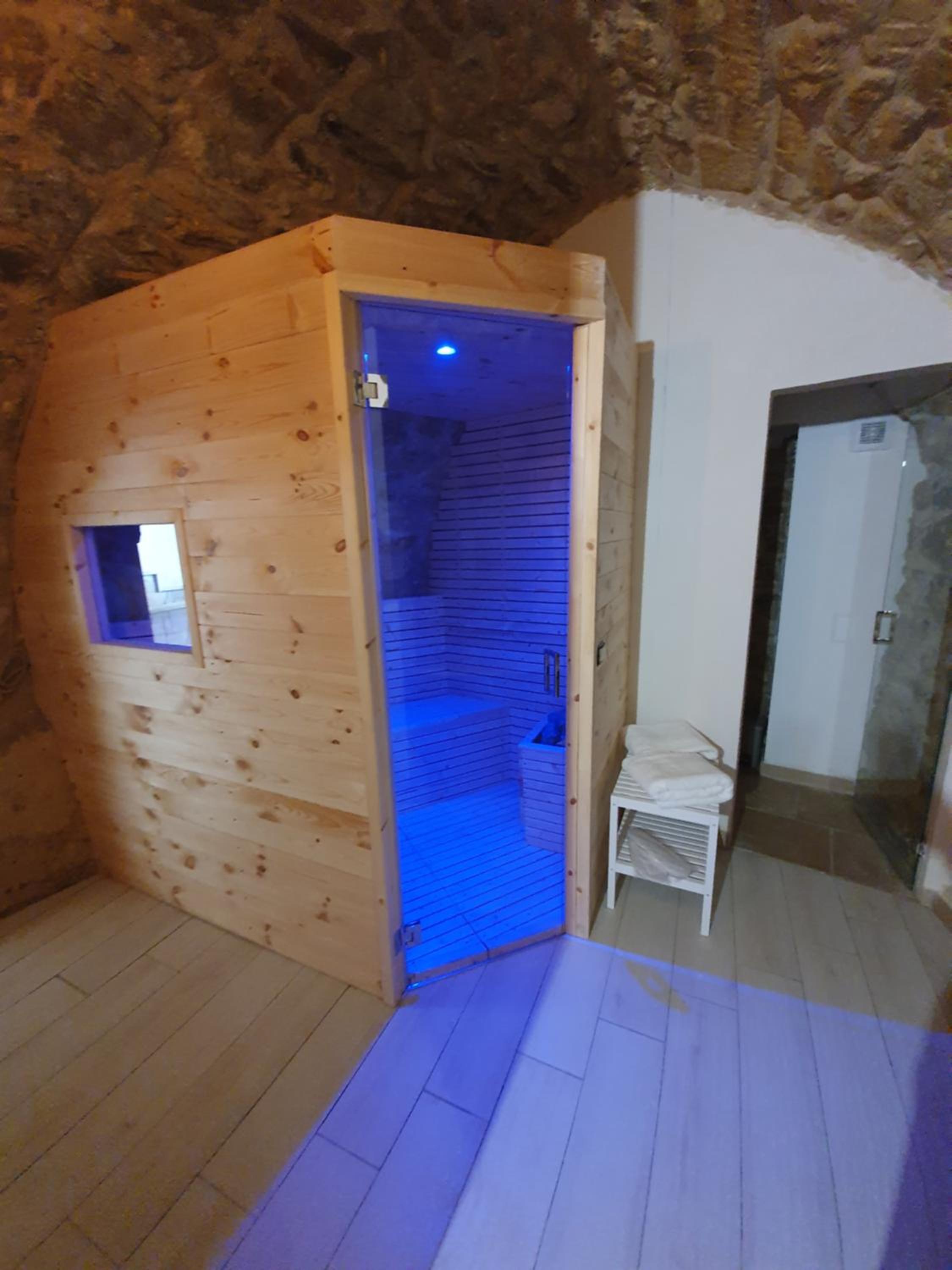 Suite with Private Pool and Sauna - Photo 8