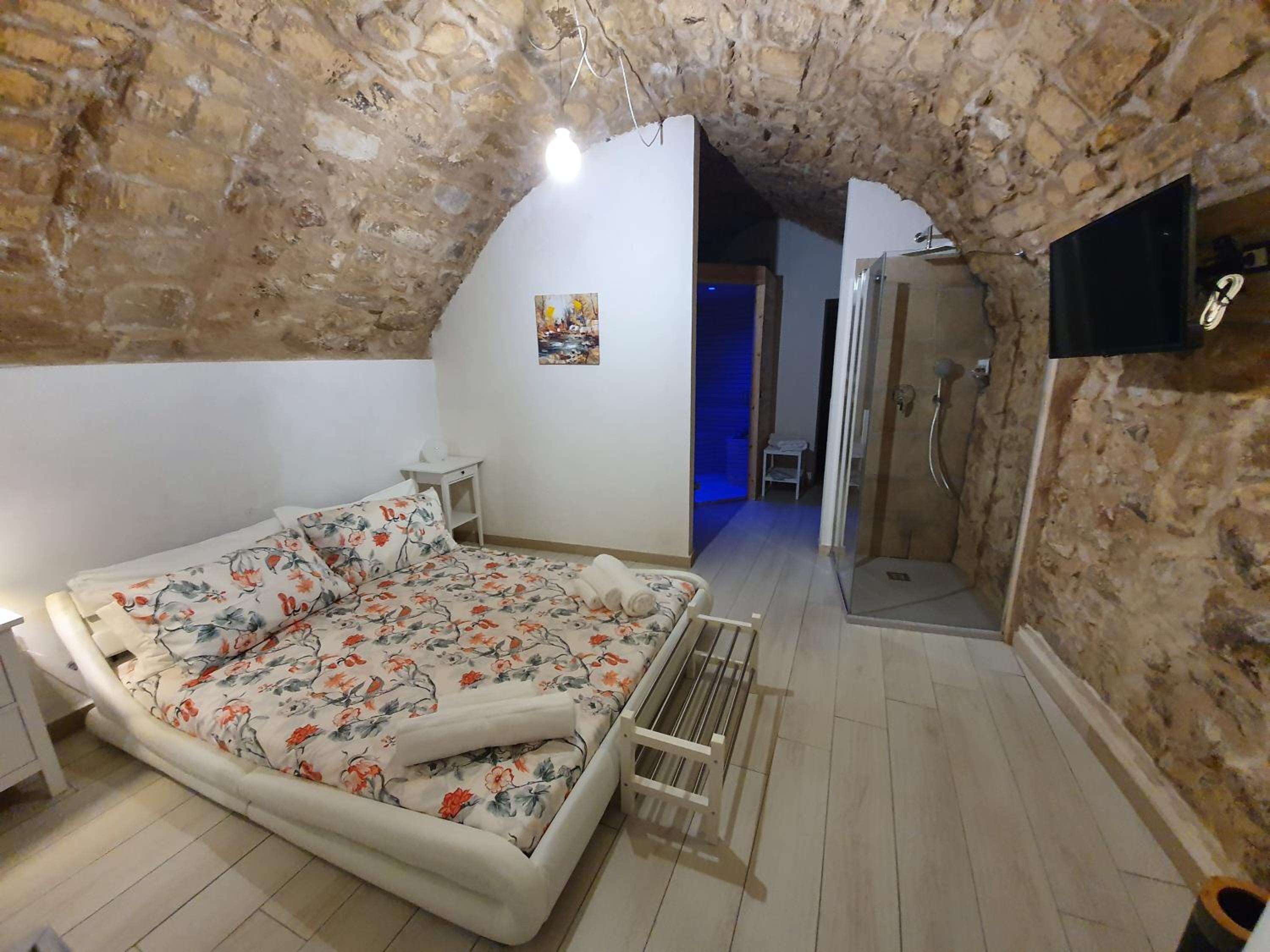 Suite with Private Pool and Sauna - Photo 9