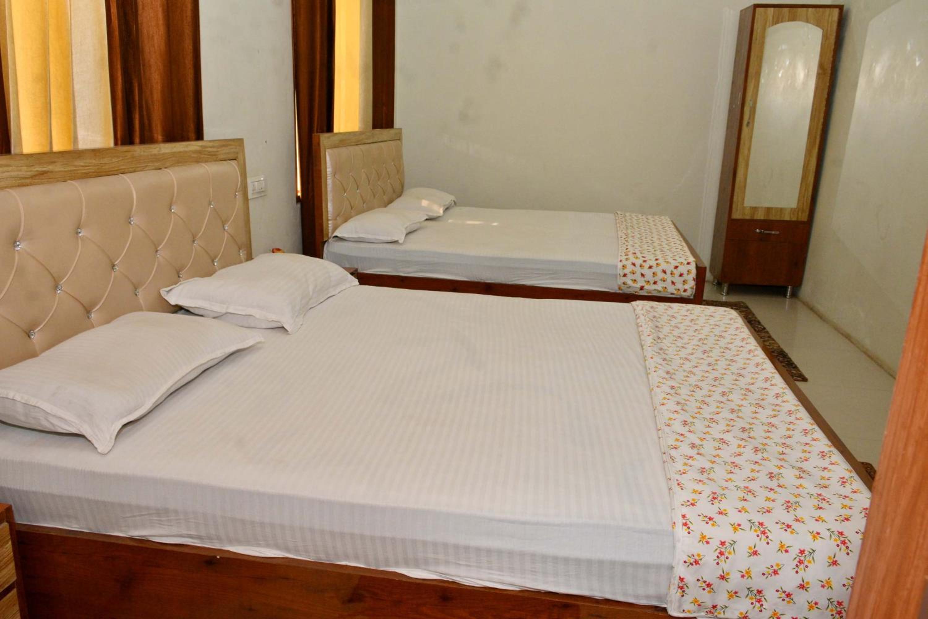 Double Room with Private Bathroom photo 1