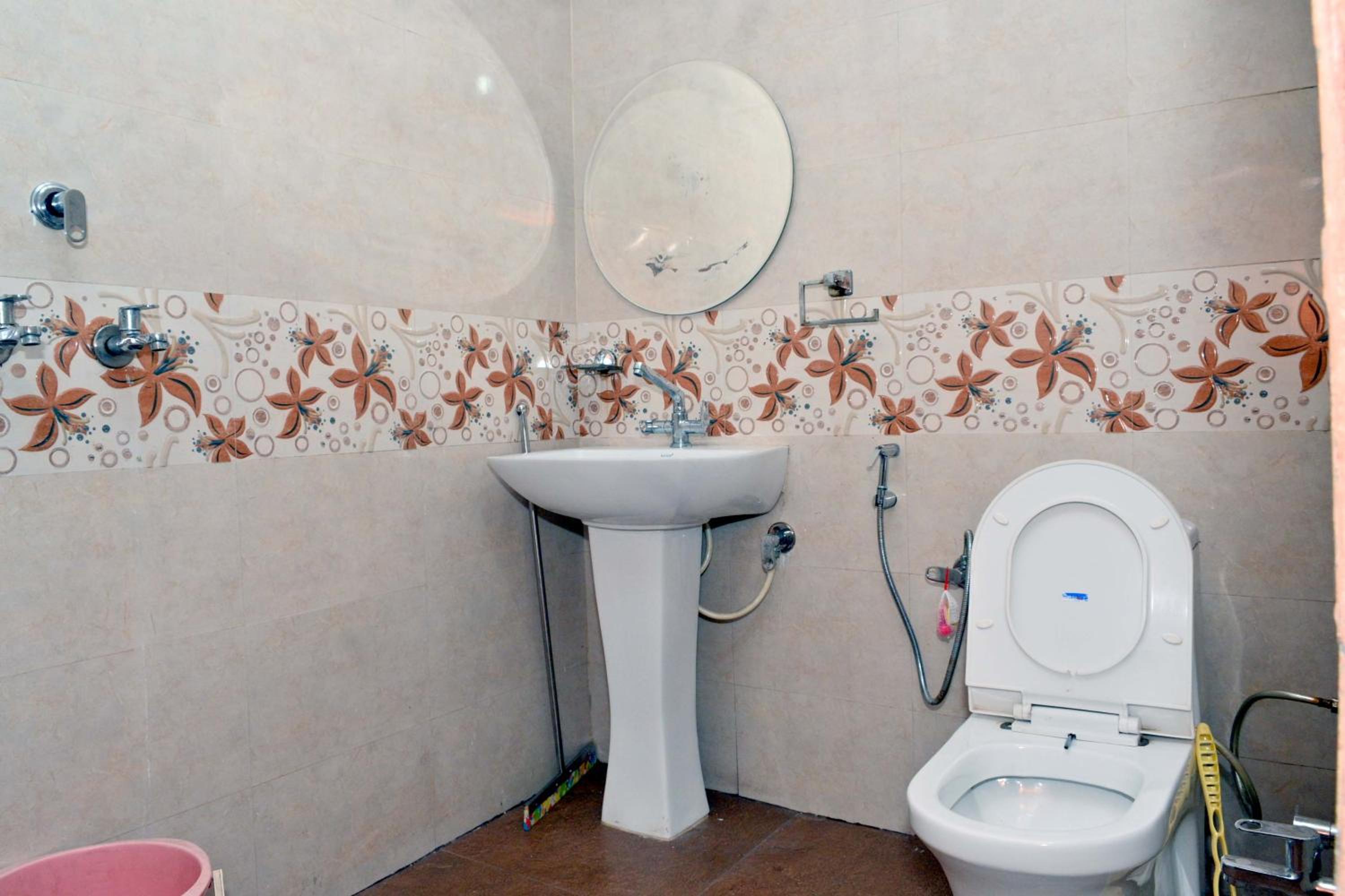 Family Room with Shower photo 2