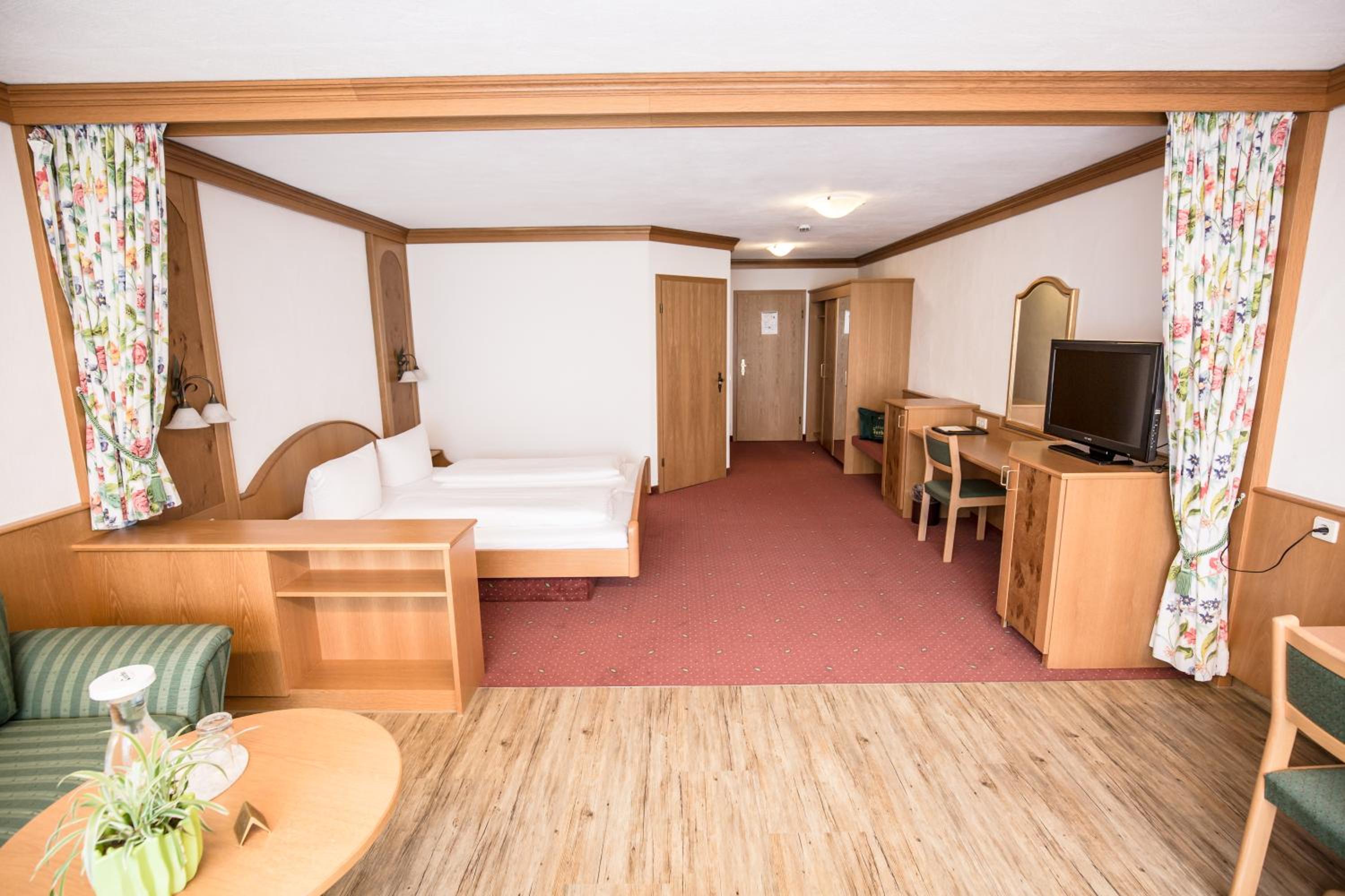 Family Suite (2 Adults + 2 Children)