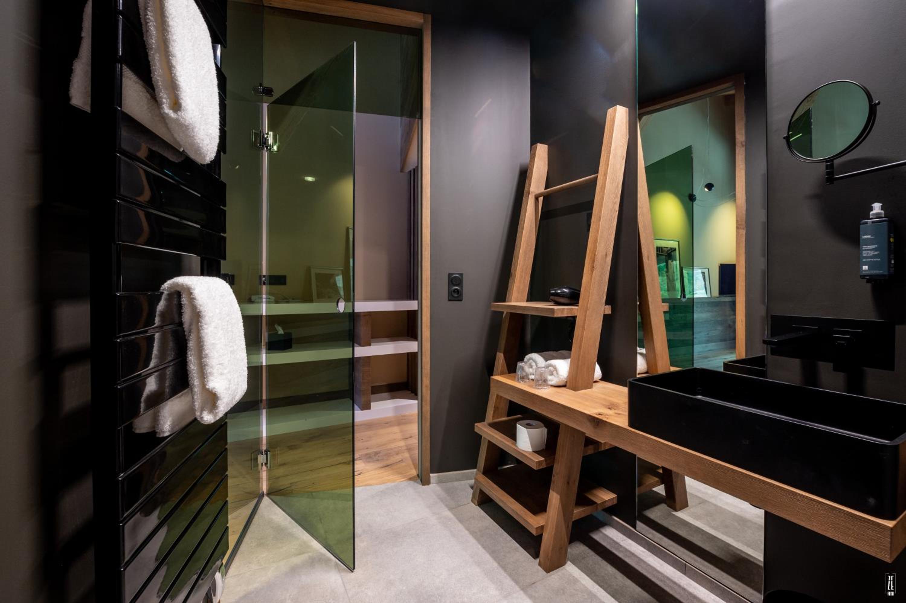 Double Room with Balcony - Photo 3