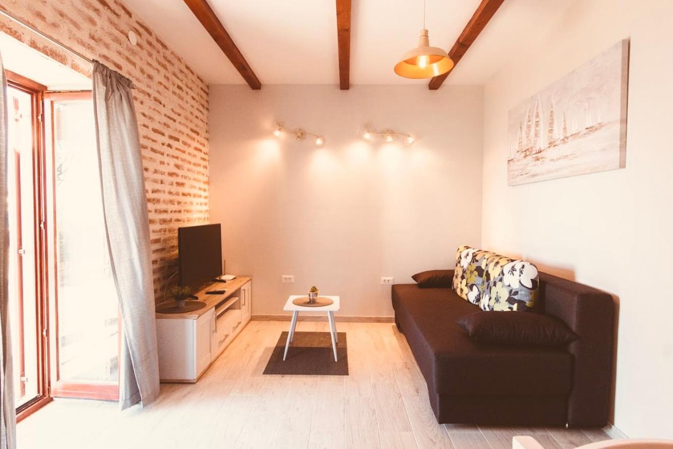 Apartment photo 2