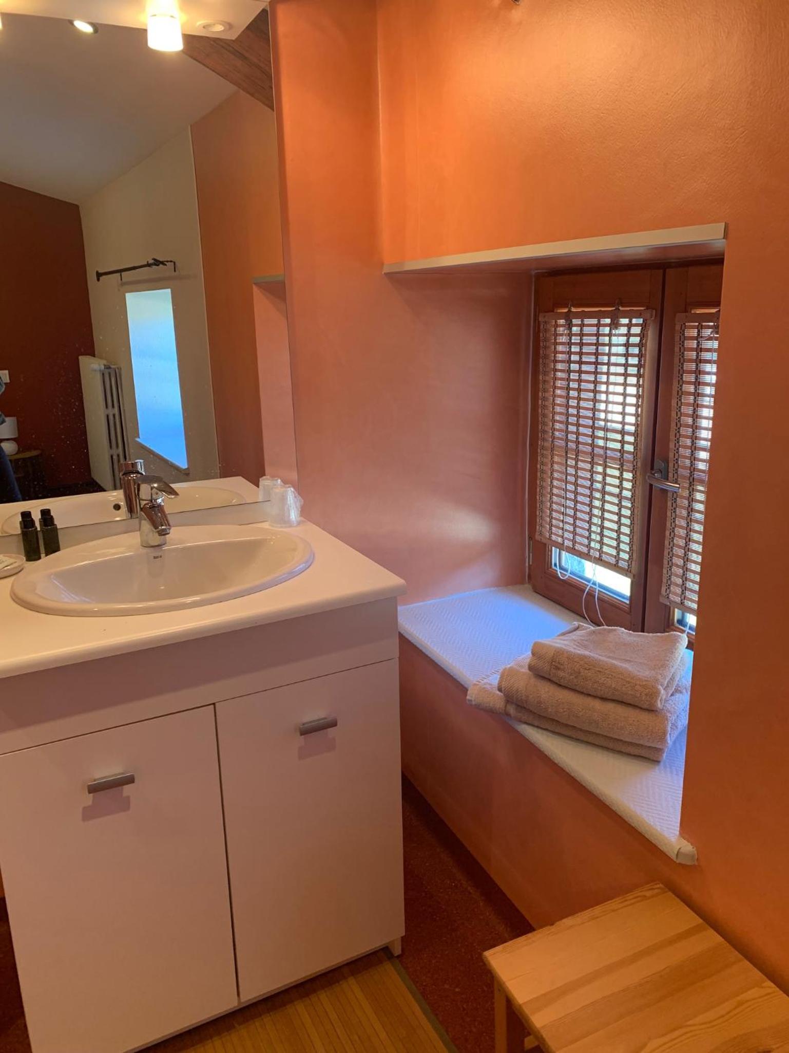 Triple Room with Private Bathroom photo 3