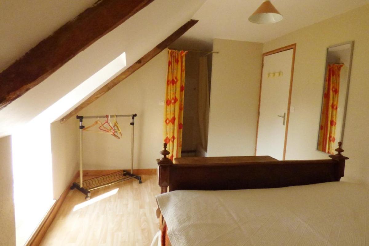 Double Room with Private Bathroom - Photo 10