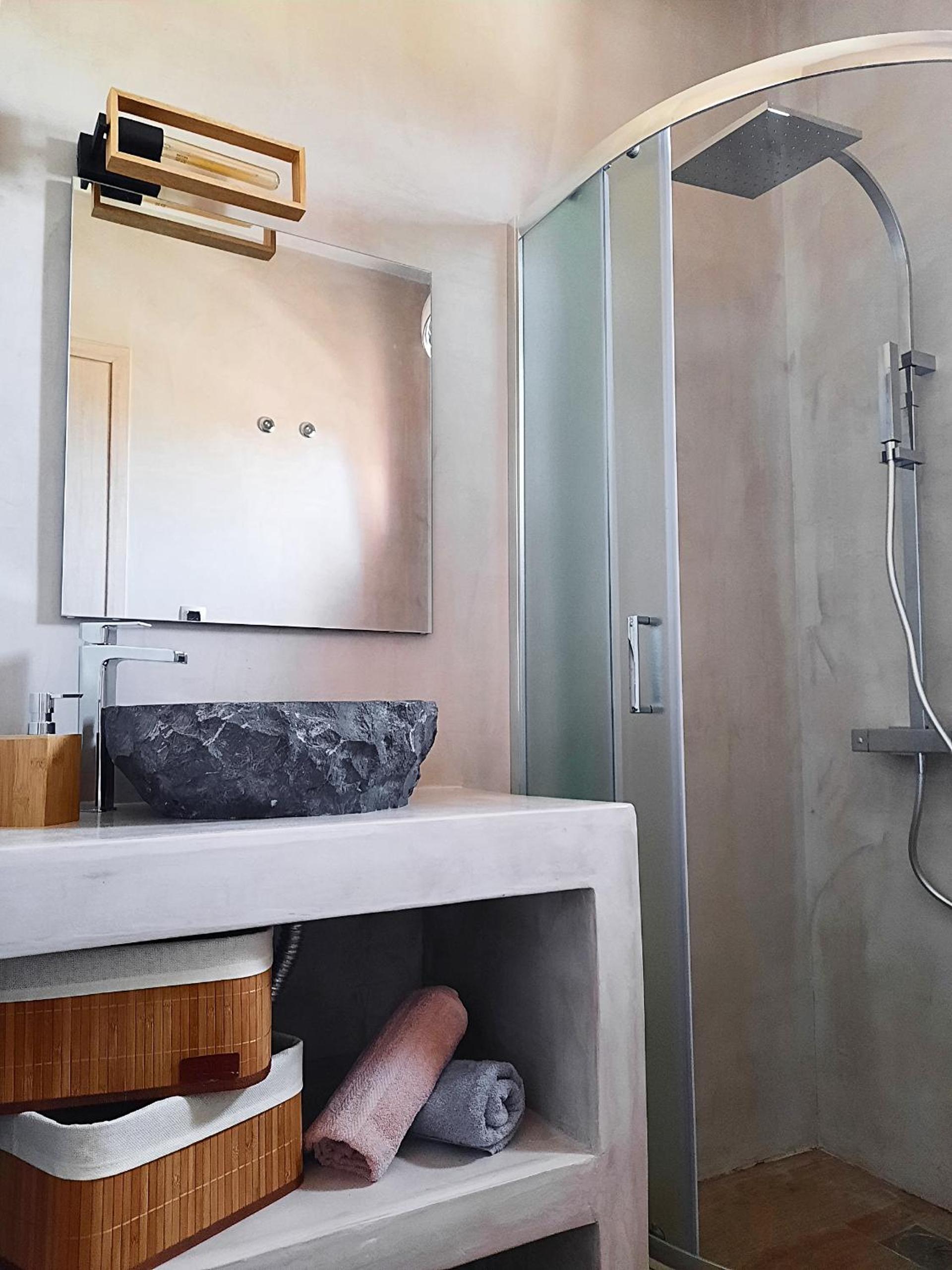 One-Bedroom Apartment - Photo 23