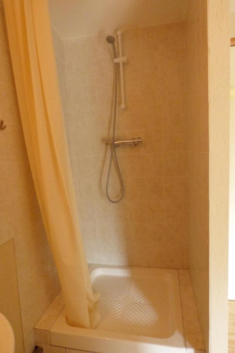 Double Room with Private Bathroom - Photo 11