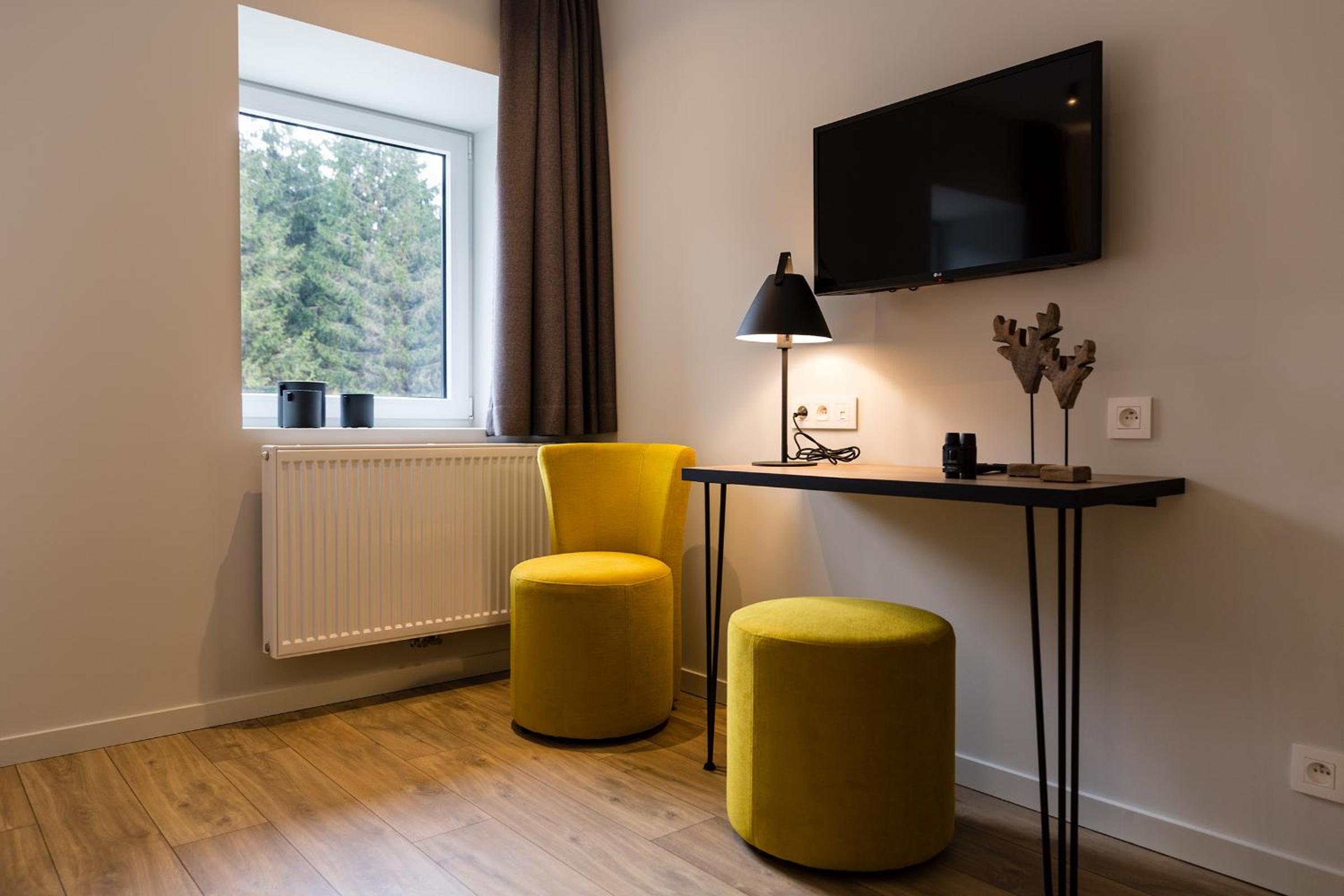 Double Room with Street View - Photo 4