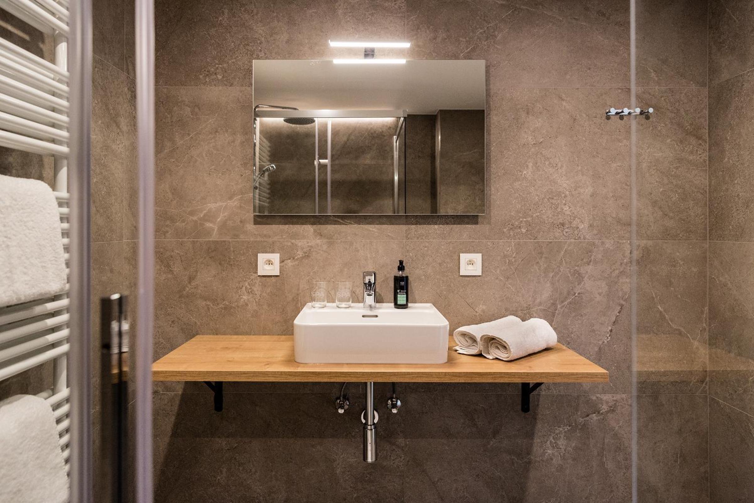 Double Room with Street View - Photo 8