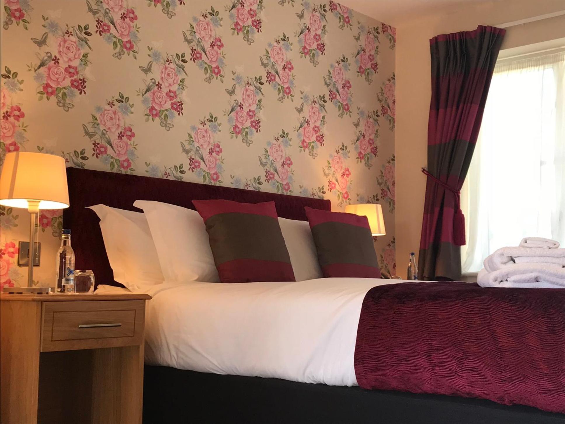 Deluxe Double Room with Bath - Photo 1