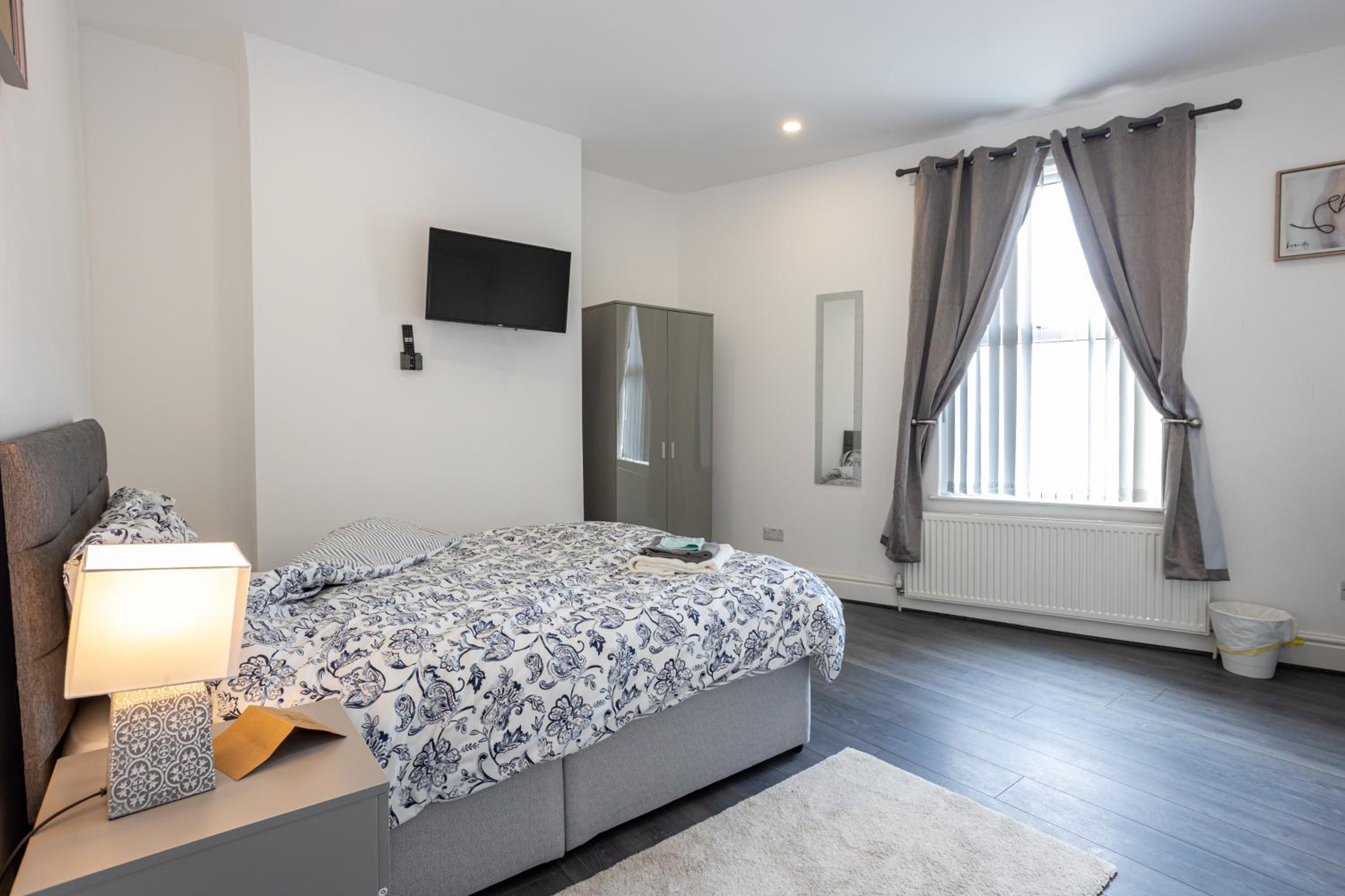Double Room with Private Bathroom - Photo 7