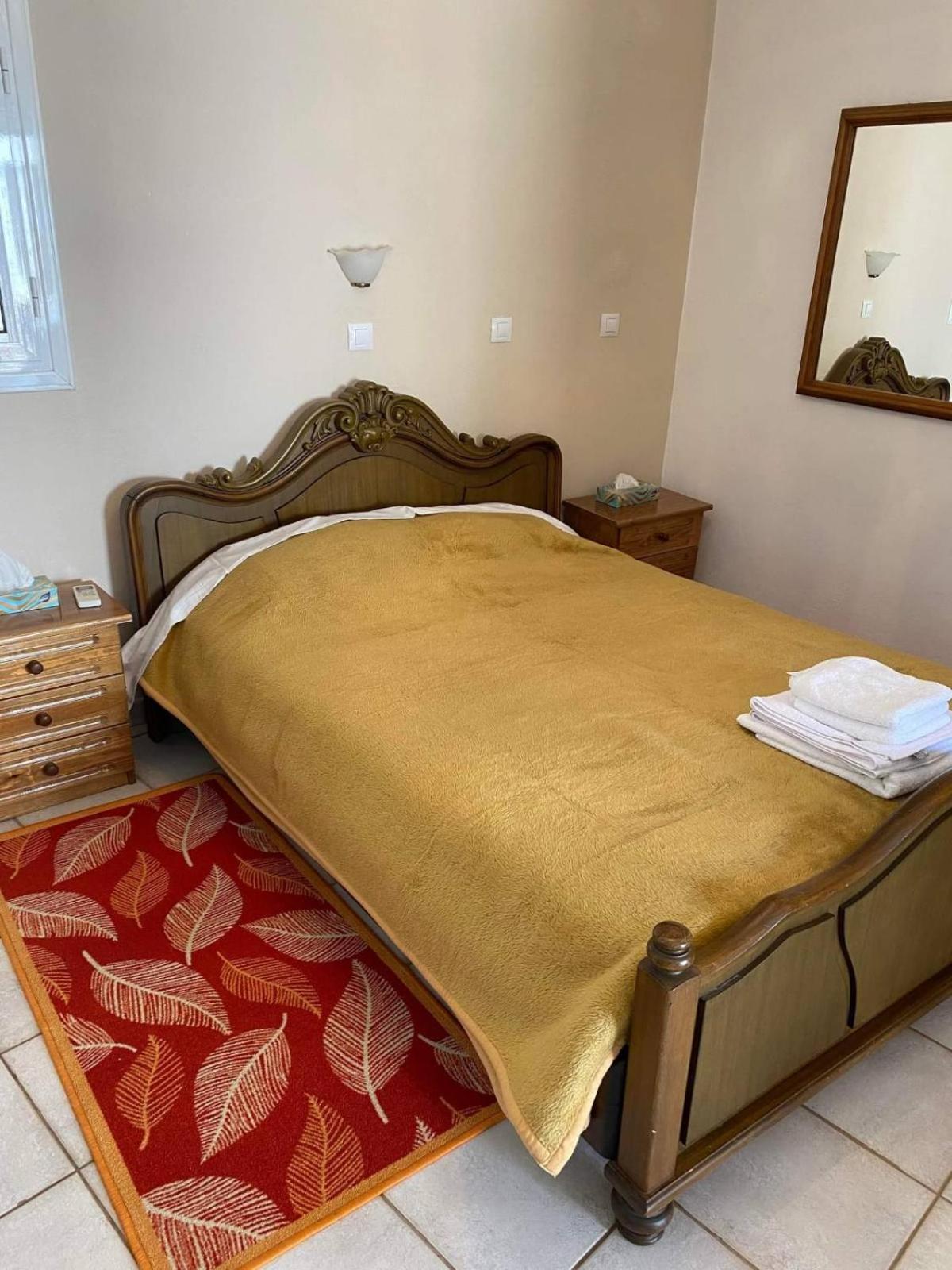 One-Bedroom House - Photo 2