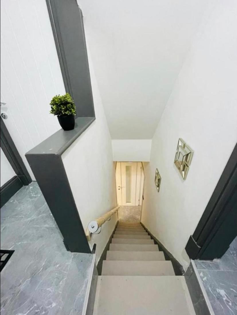 Three-Bedroom Apartment - Photo 19