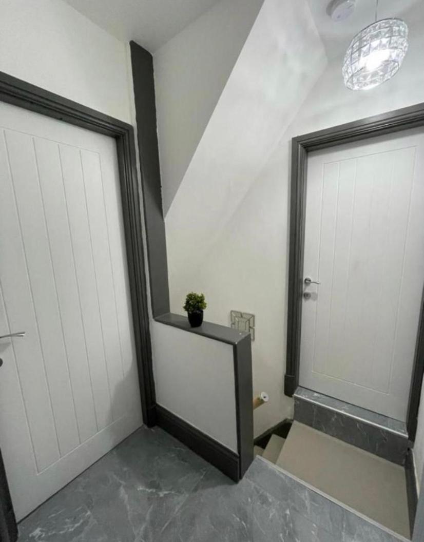 Three-Bedroom Apartment - Photo 6