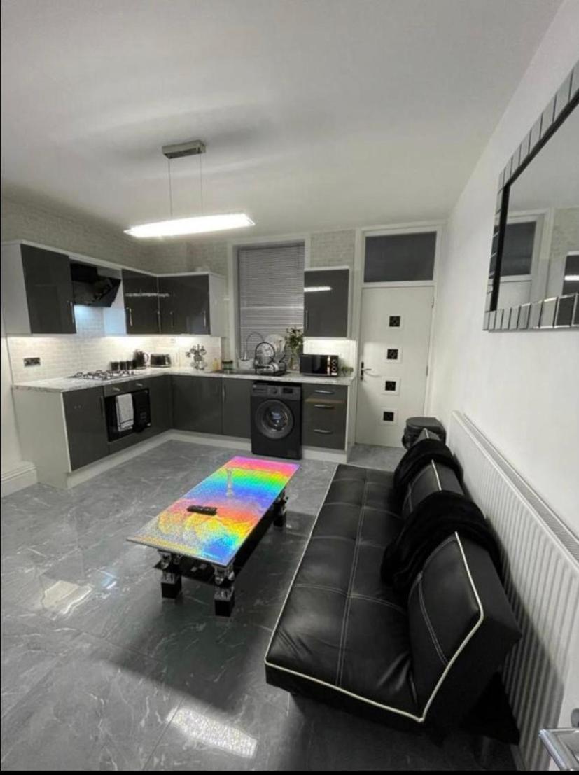 Three-Bedroom Apartment - Photo 7