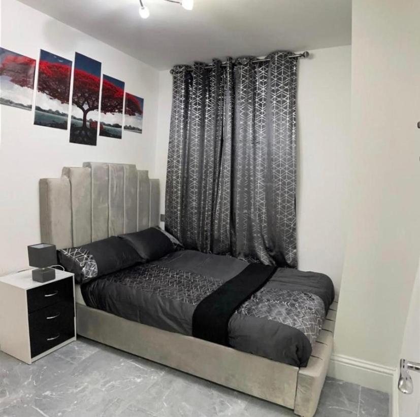 Three-Bedroom Apartment - Photo 8