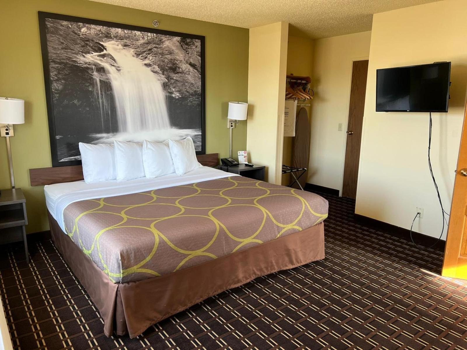 One-Bedroom King Suite - Non-Smoking - Photo 1