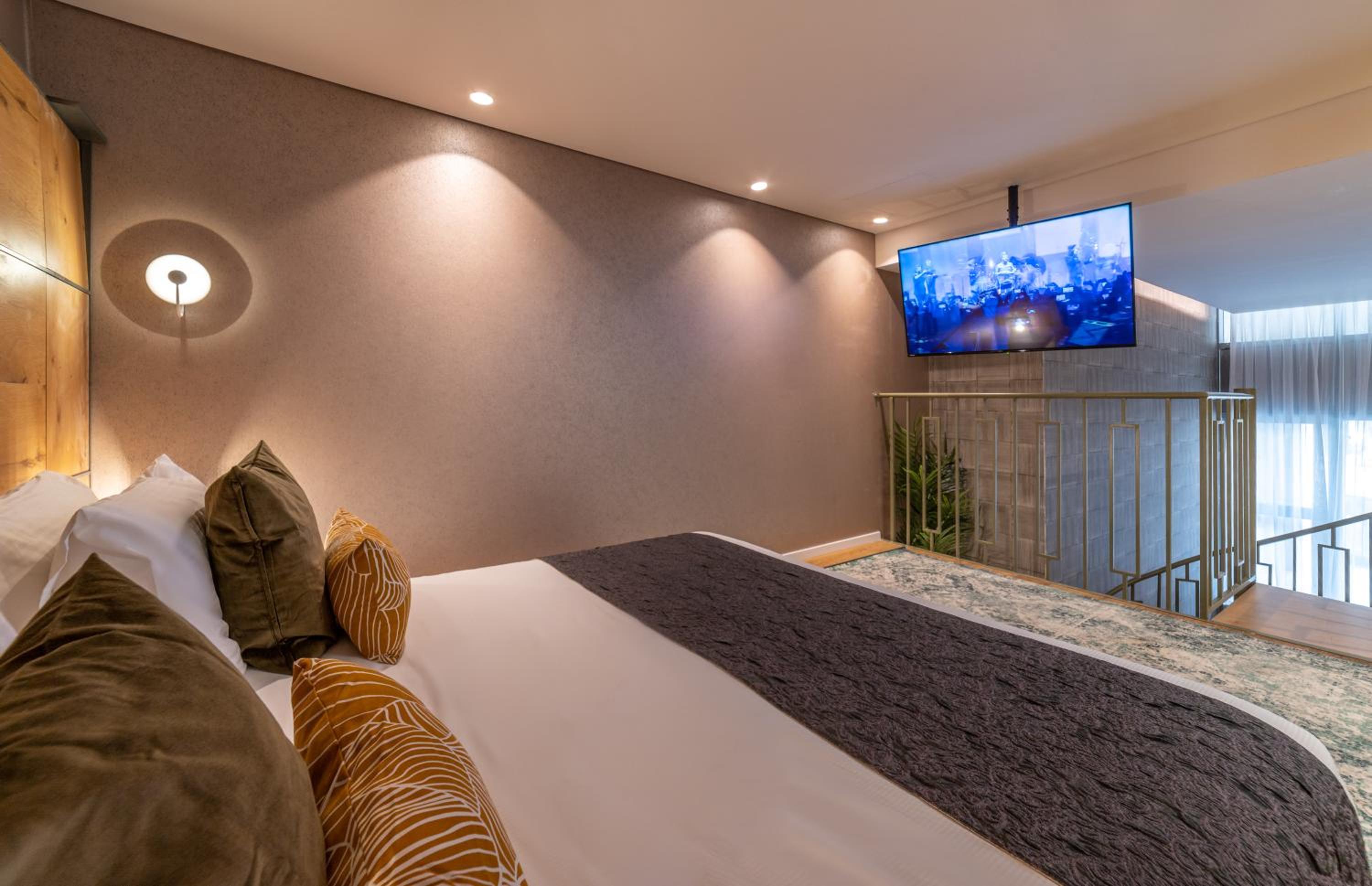 Deluxe Suite with Spa Bath photo 3
