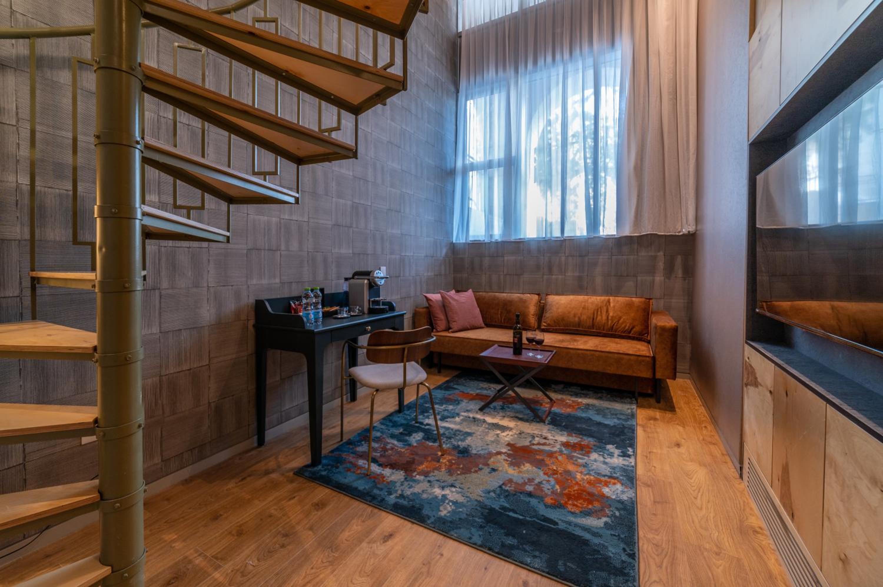 Deluxe Suite with Spa Bath photo 1