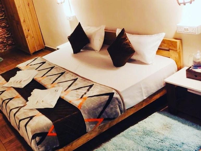 Deluxe Double Room with Balcony photo 1