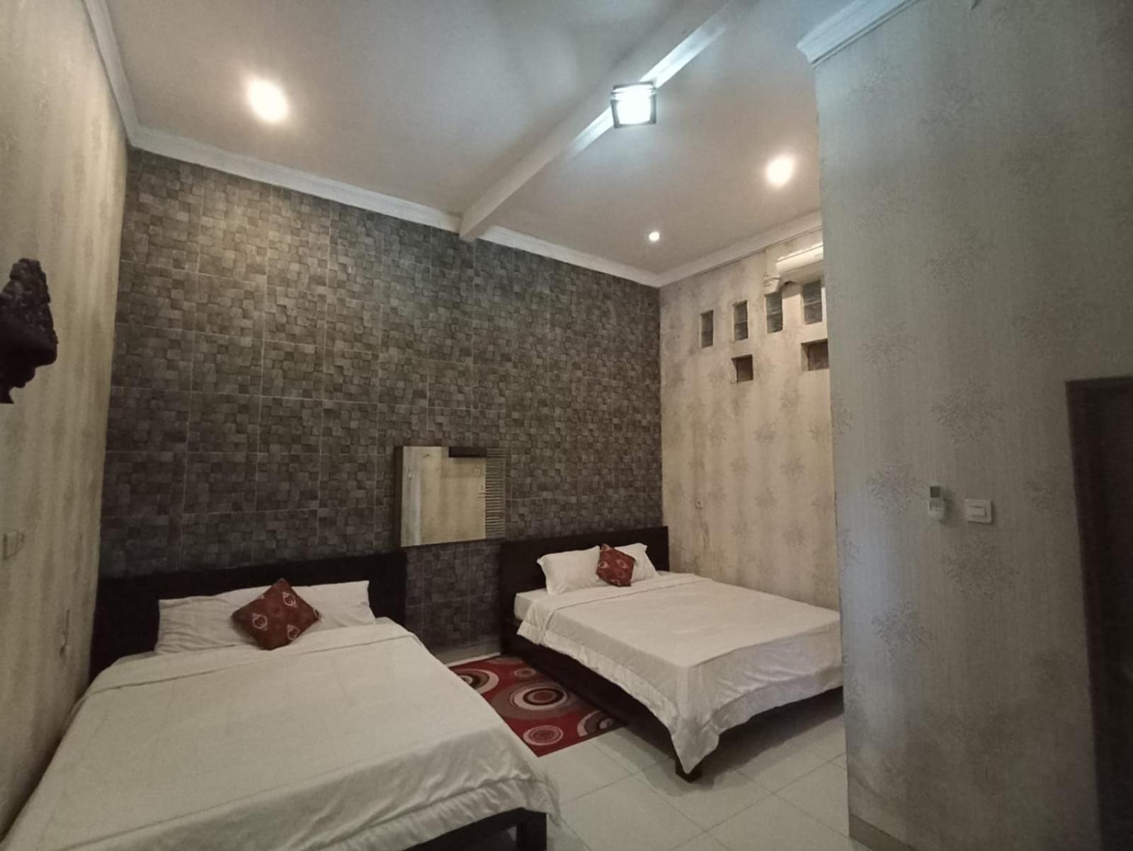 Double or Twin Room with Private Bathroom photo 1