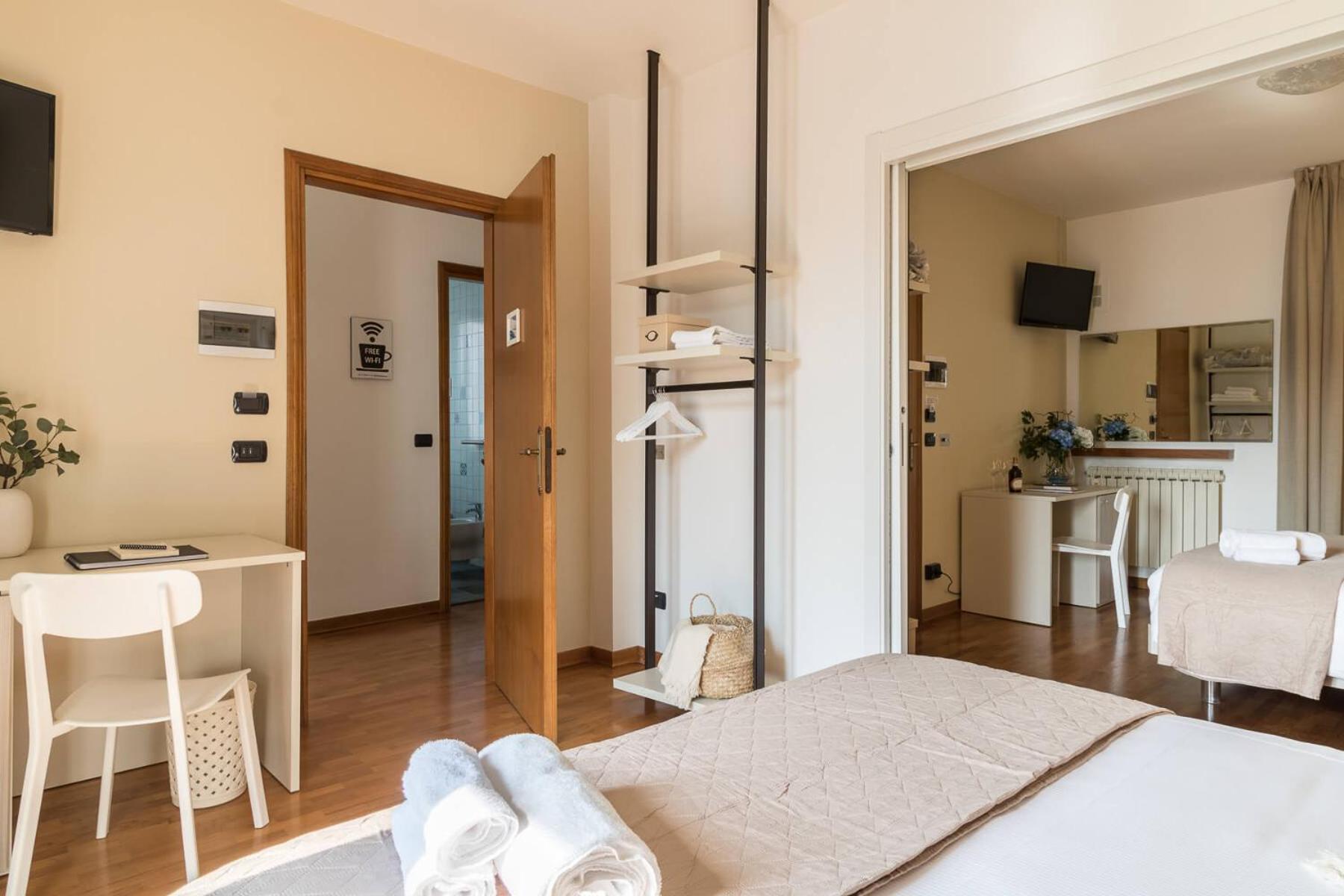 Quadruple Room with Private External Bathroom - Photo 8